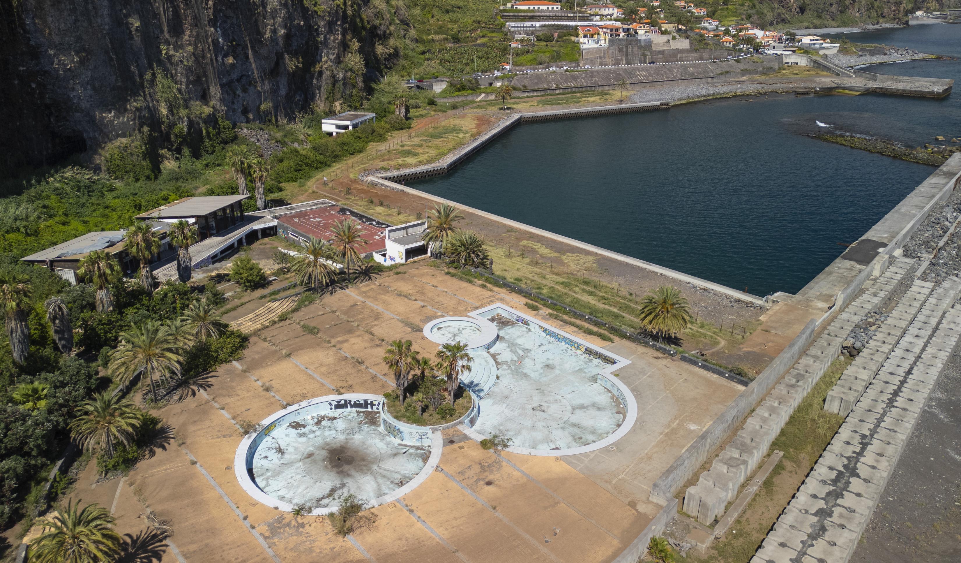 Veja como está a Marina do Lugar de Baixo, tomada pelo esquecimento e vandalismo (fotogaleria)