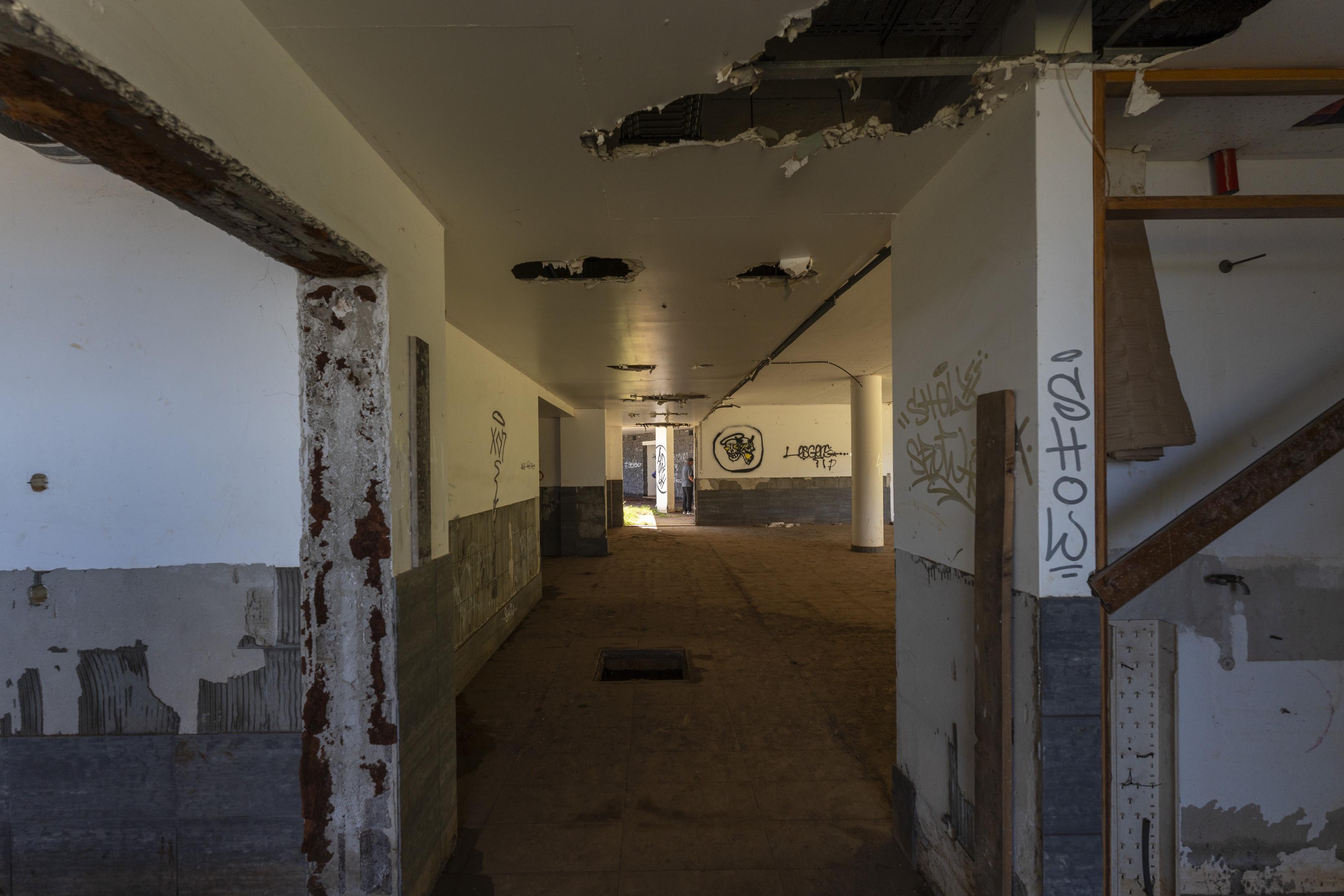 Veja como está a Marina do Lugar de Baixo, tomada pelo esquecimento e vandalismo (fotogaleria)