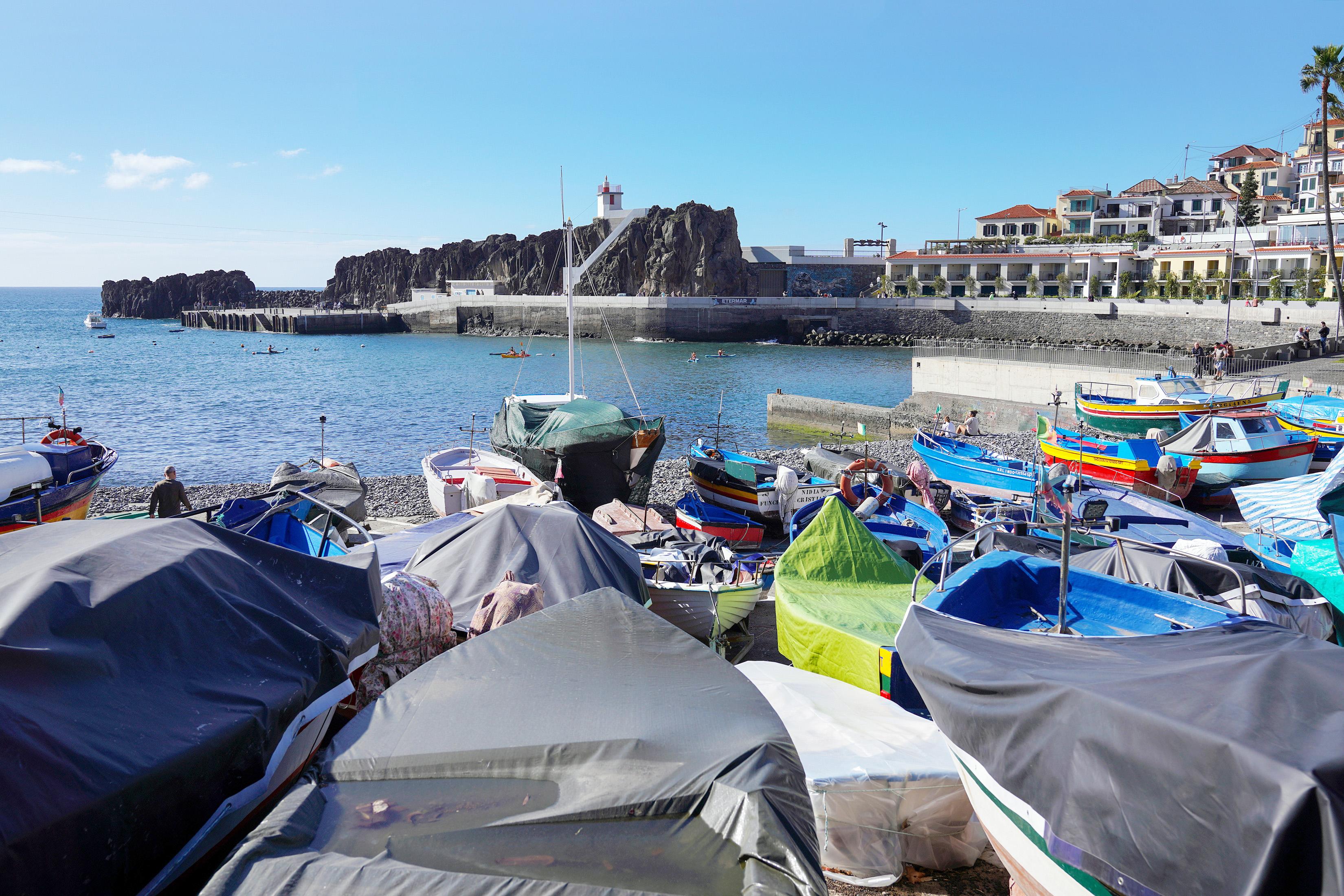 Pescadores reformados de Câmara de Lobos seguram o leme do ofício que “está a morrer”