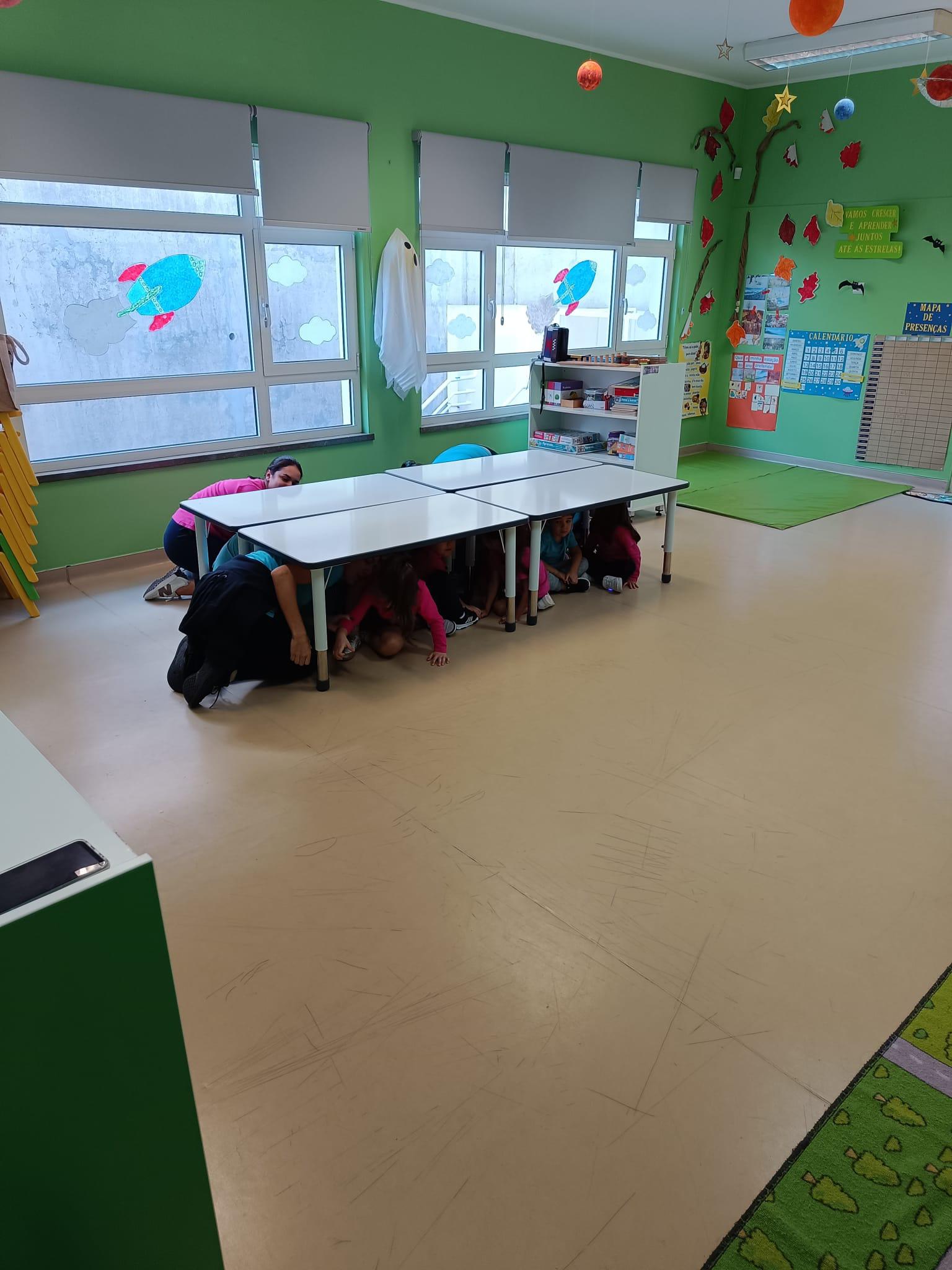 104 escolas e 21.318 alunos da Região treinam simulacro de sismo