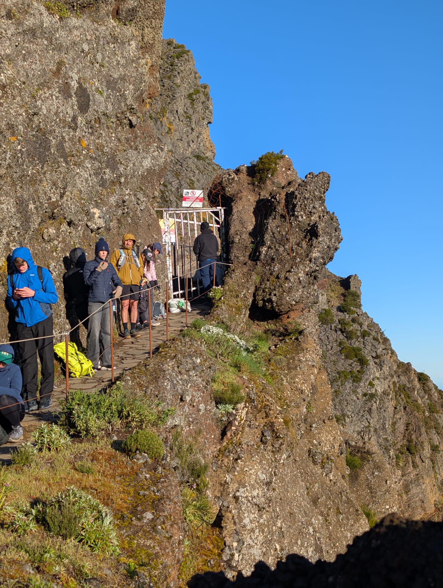 Enchente na reabertura da vereda do Pico do Areeiro (com fotos)