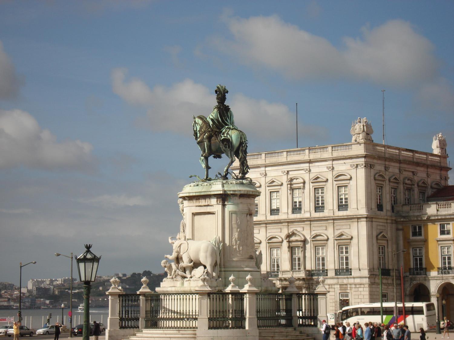 a Área Metropolitana de Lisboa foi a que apresentou “o maior valor mediano do ganho mensal, atingindo 1 124,60 euros.