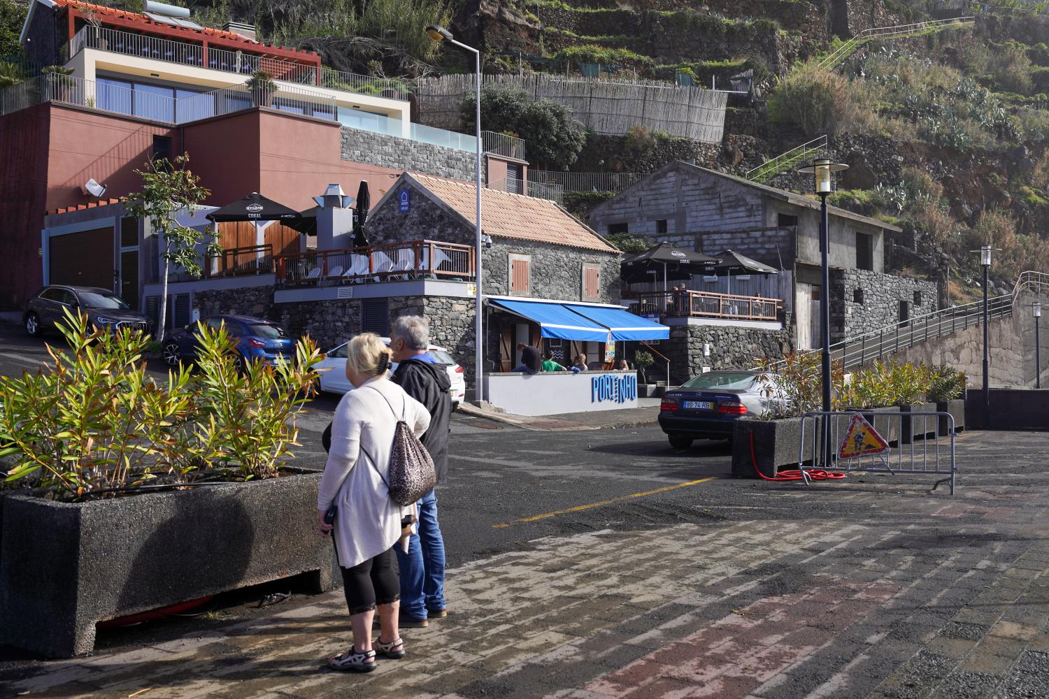 Antes e depois: Ondas ‘quebraram’ mas sobreviveram às obras no Jardim do Mar