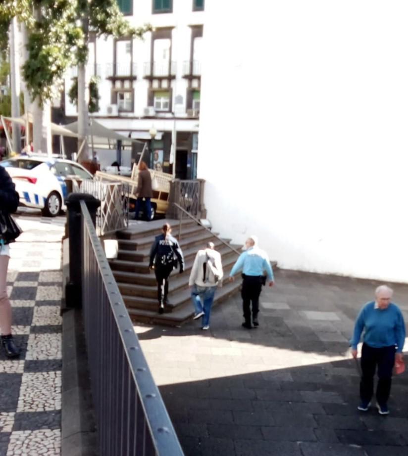 PSP levou homem para Comando regional para identificação.