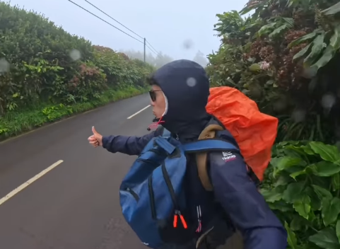 Atravessar África à boleia e de tenda às costas