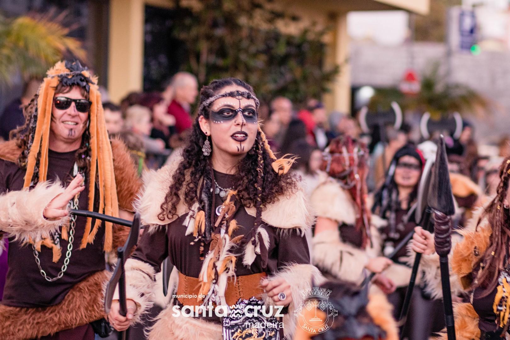 Santa Cruz entre a sátira e o samba