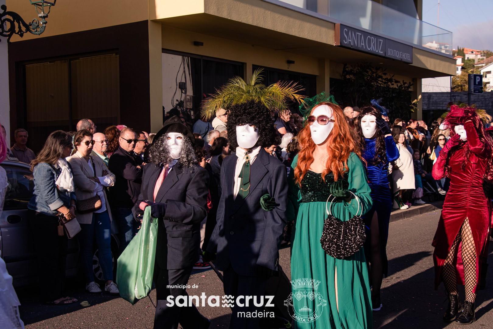 Santa Cruz entre a sátira e o samba