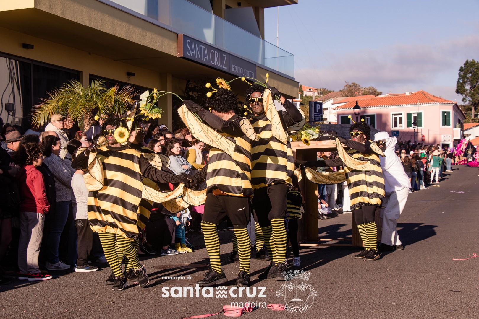 Santa Cruz entre a sátira e o samba