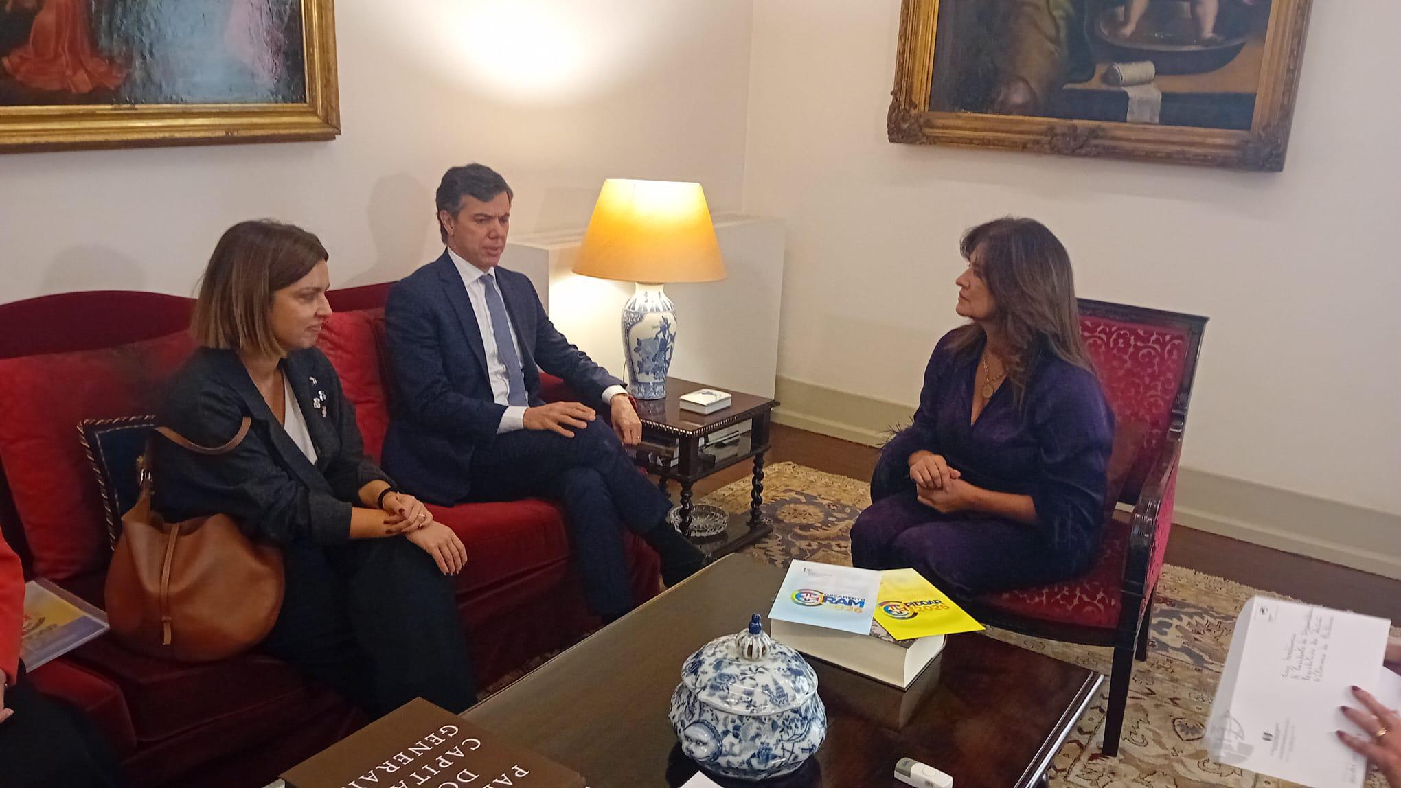 Propostas de Orçamento e PIDDAR entregues no Parlamento