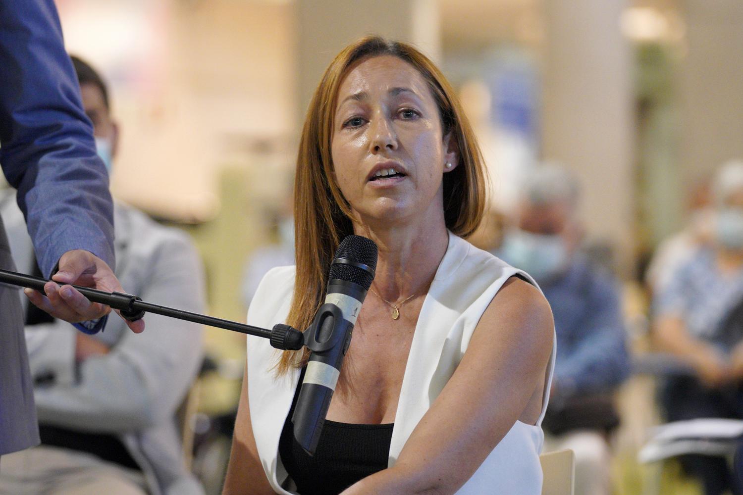 Sónia Pereira tem desempenhado funções na vereação municipal de Câmara de Lobos.