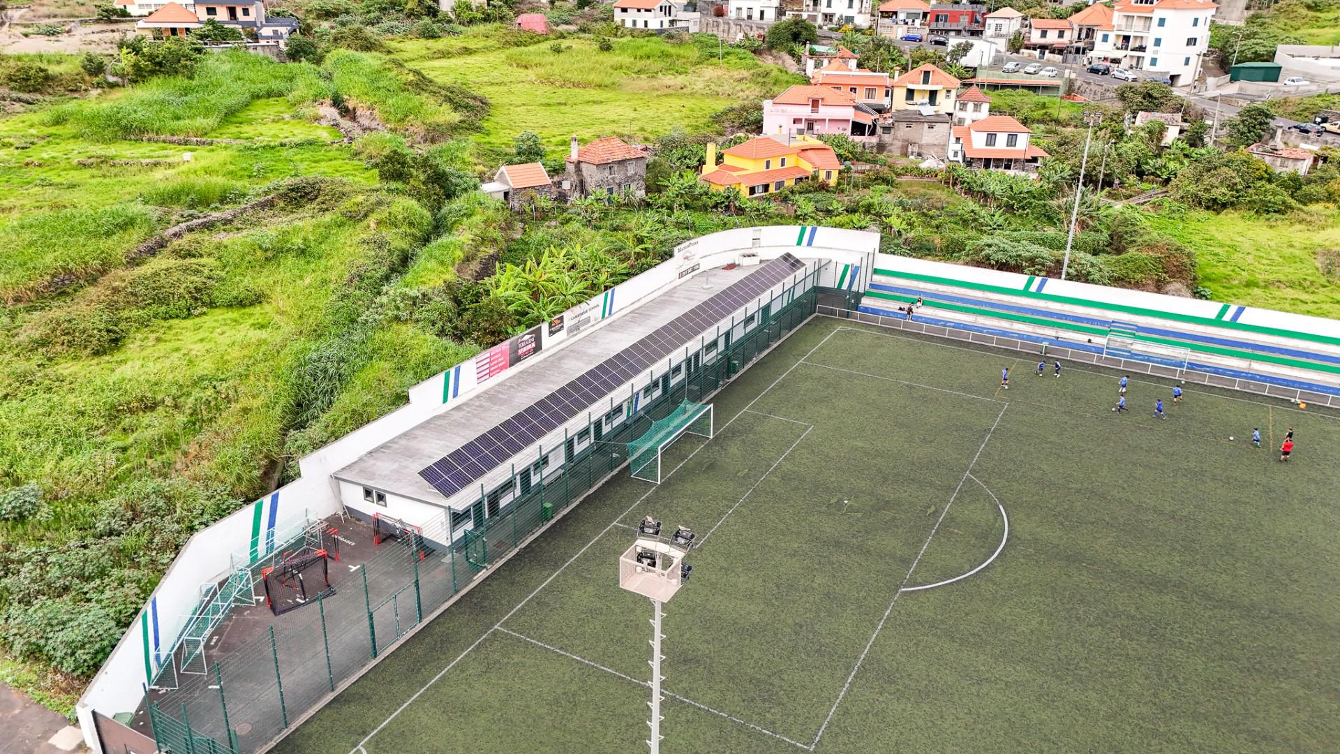 Machico reforça aposta na energia limpa com instalação de painéis solares em edifícios municipais