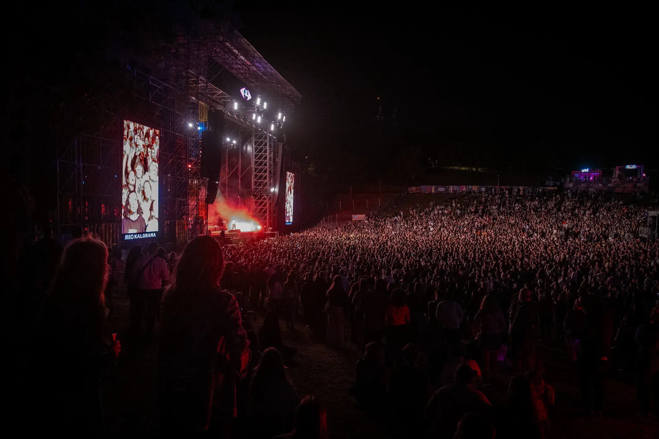 Damiano David cantarola ‘Deslocado’ dos NAPA no MEO Kalorama (com vídeo)