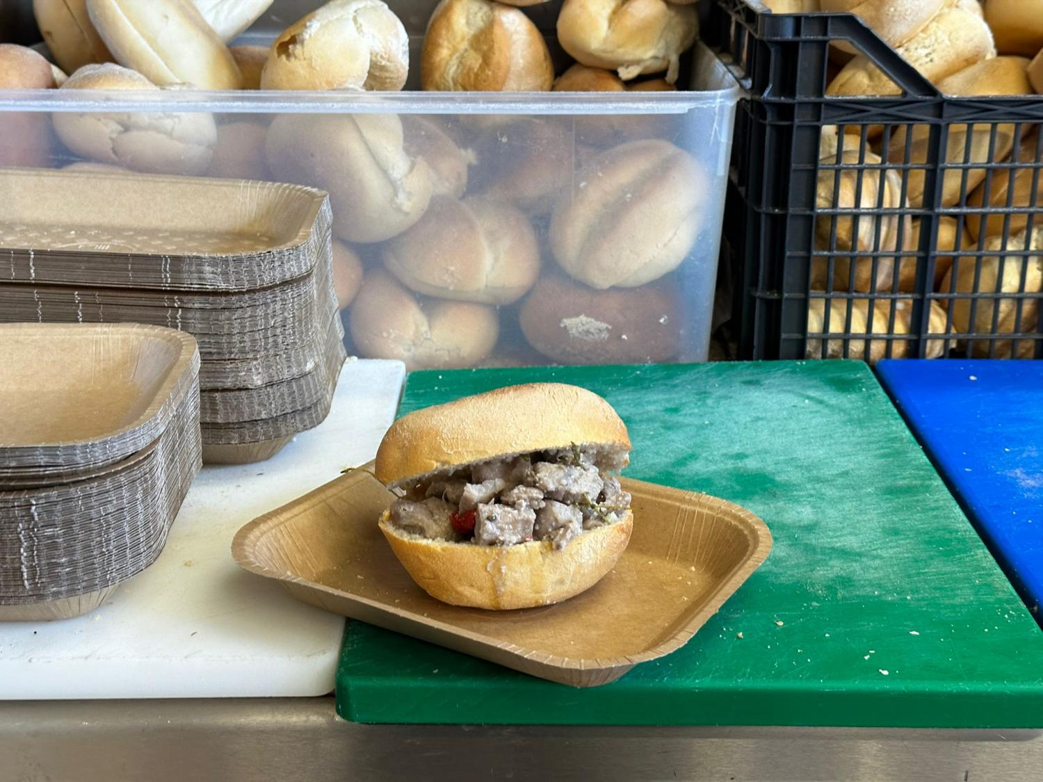 Novos equipamentos garantem venda de sandes de carne de vinha d’alhos sem parar até às 4 da manhã