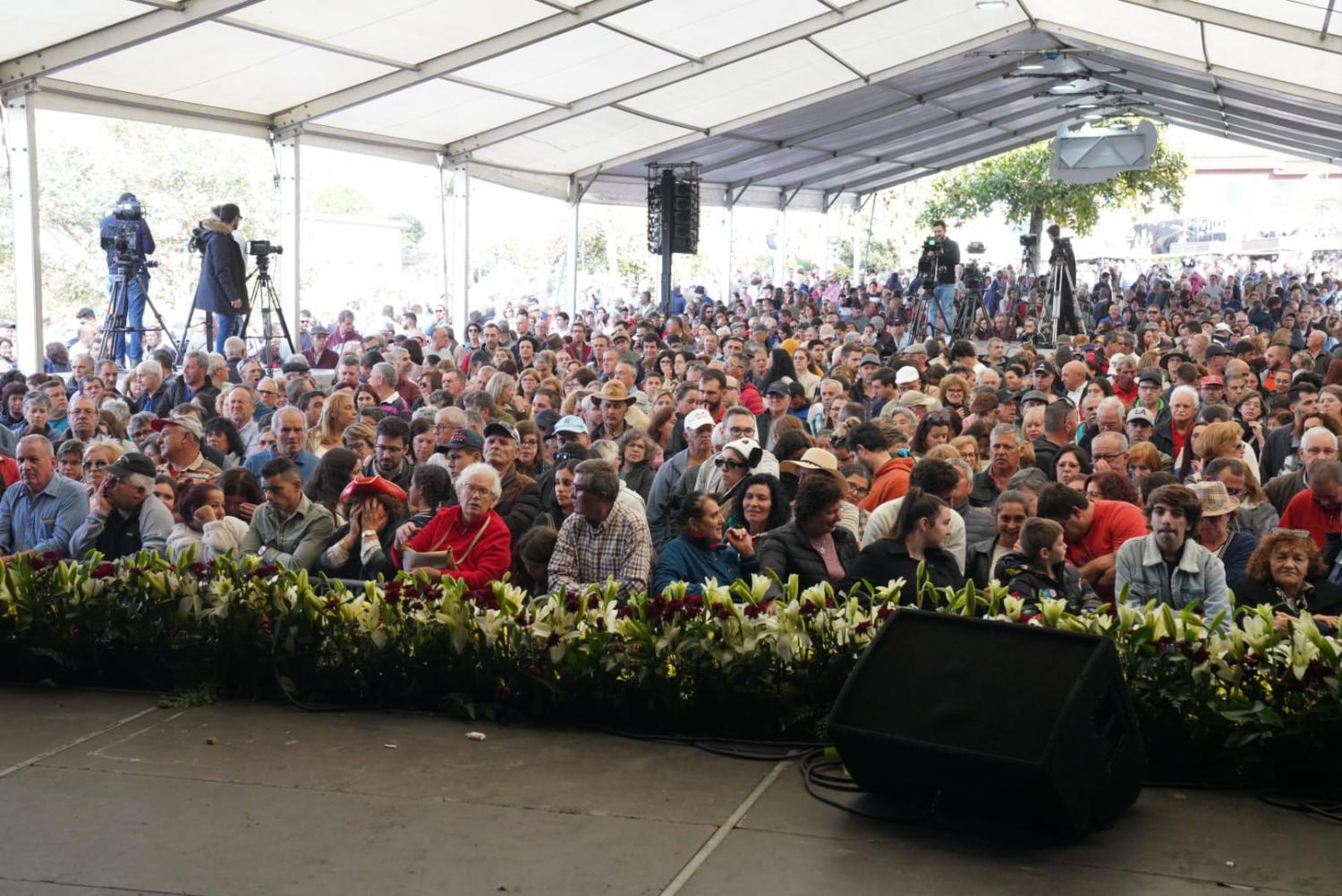 Milhares de pessoas acompanharam este momento emblemático.