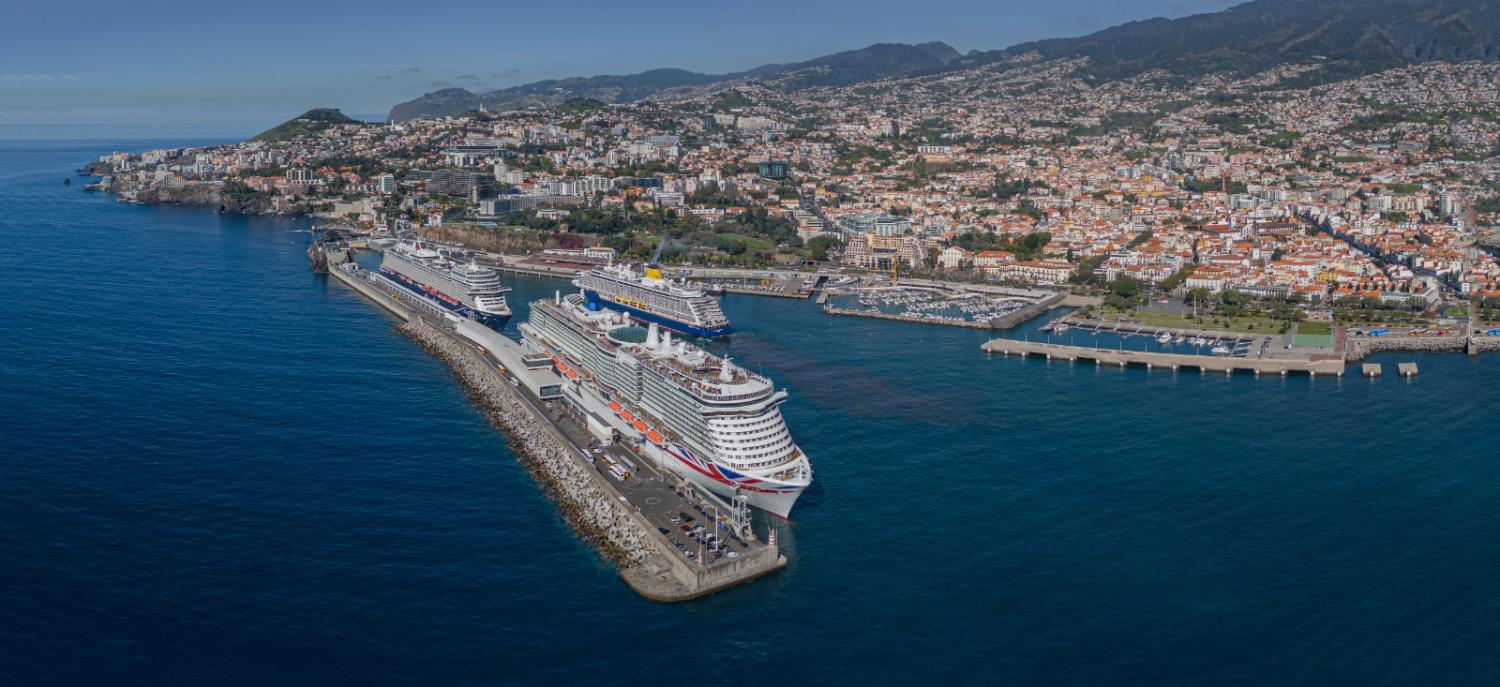 Porto do Funchal adornado com três navios (com fotos)