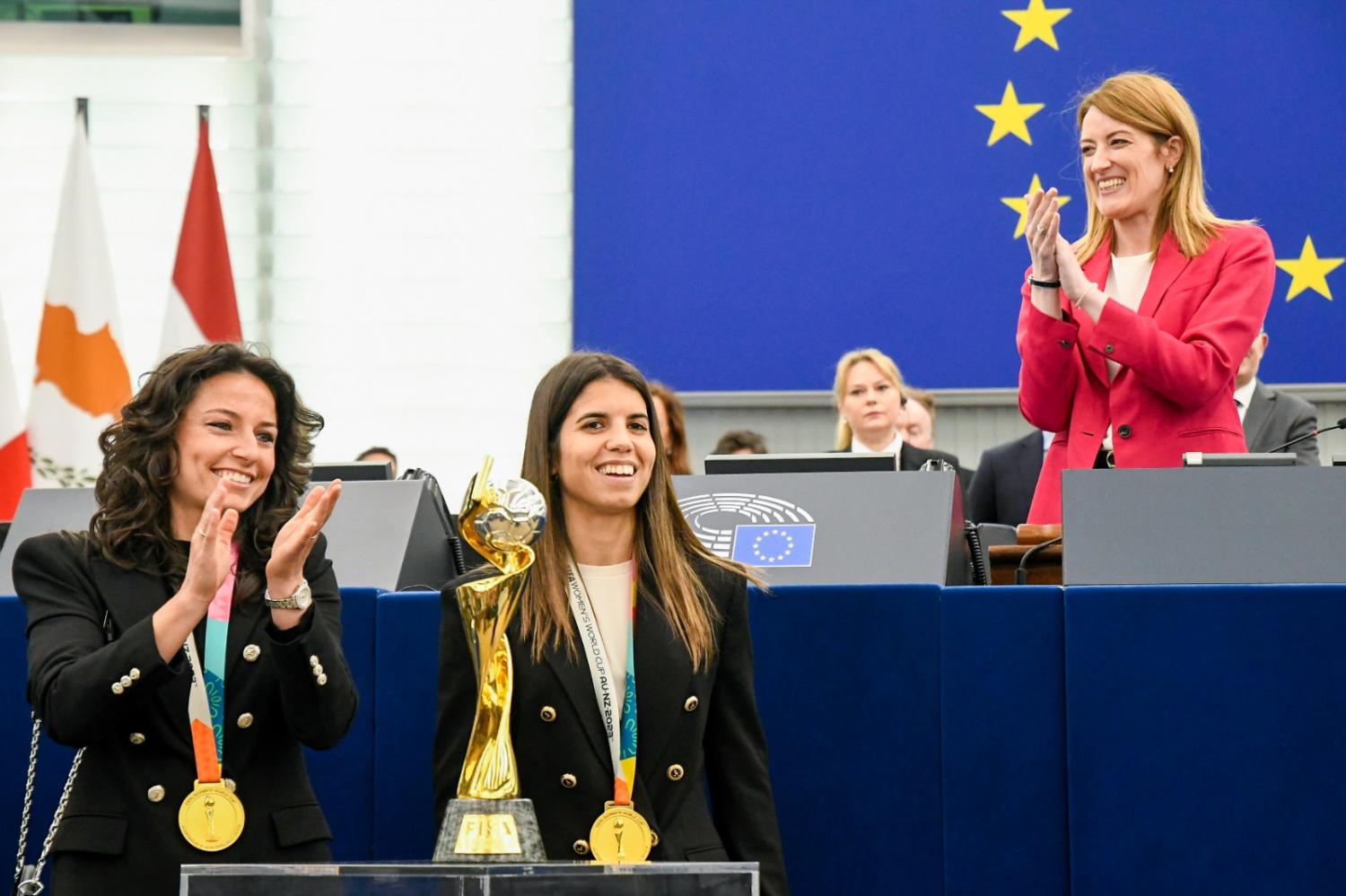 Parlamento Europeu assinala Dia da Mulher com a presença de duas atletas da seleção feminina espanhola