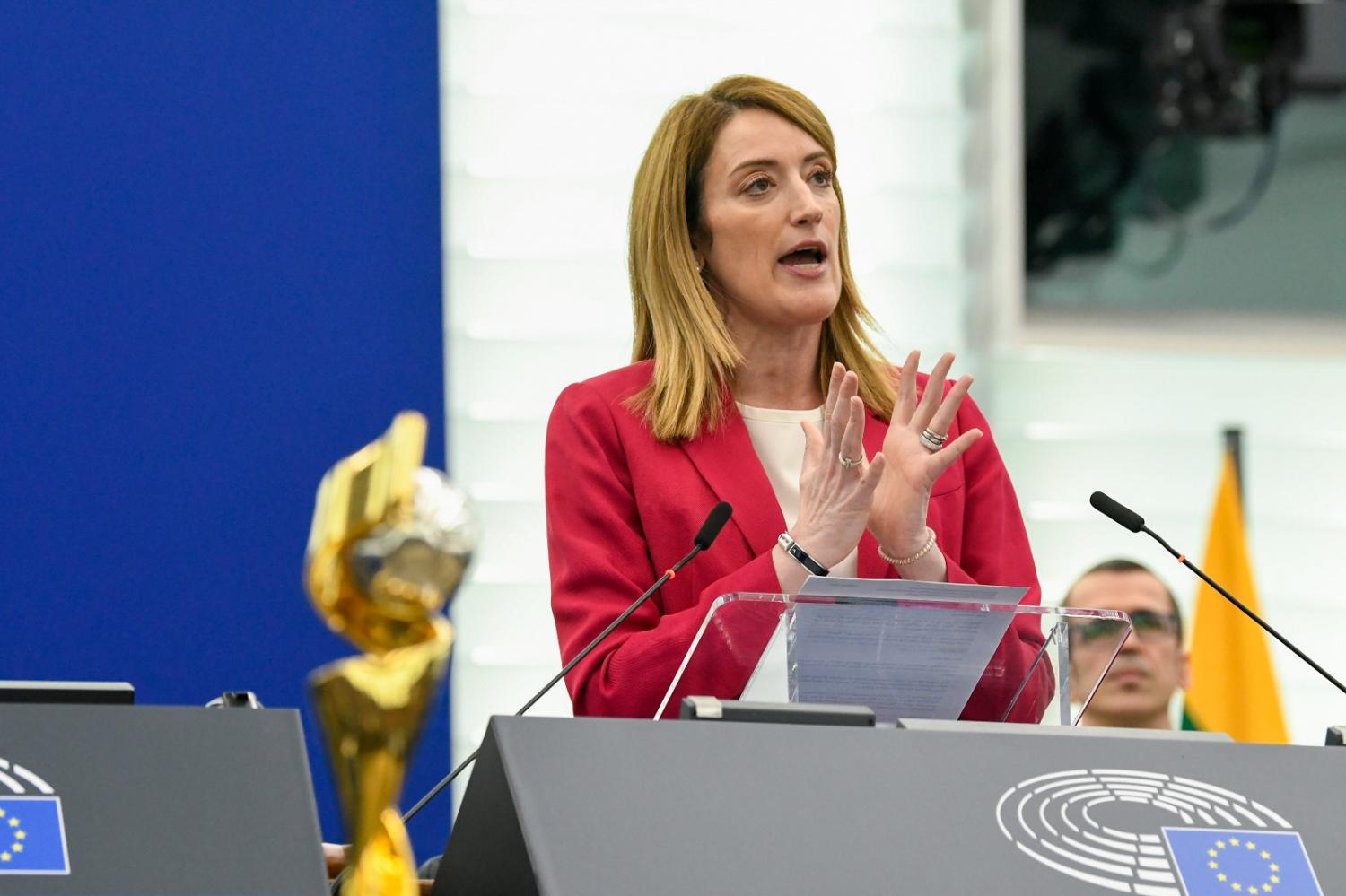 Parlamento Europeu assinala Dia da Mulher com a presença de duas atletas da seleção feminina espanhola