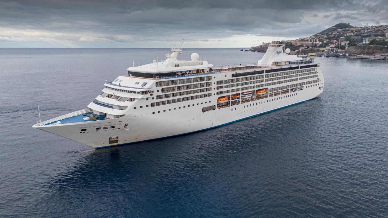 ‘Seven Seas Mariner’ embeleza Porto do Funchal (com fotos)