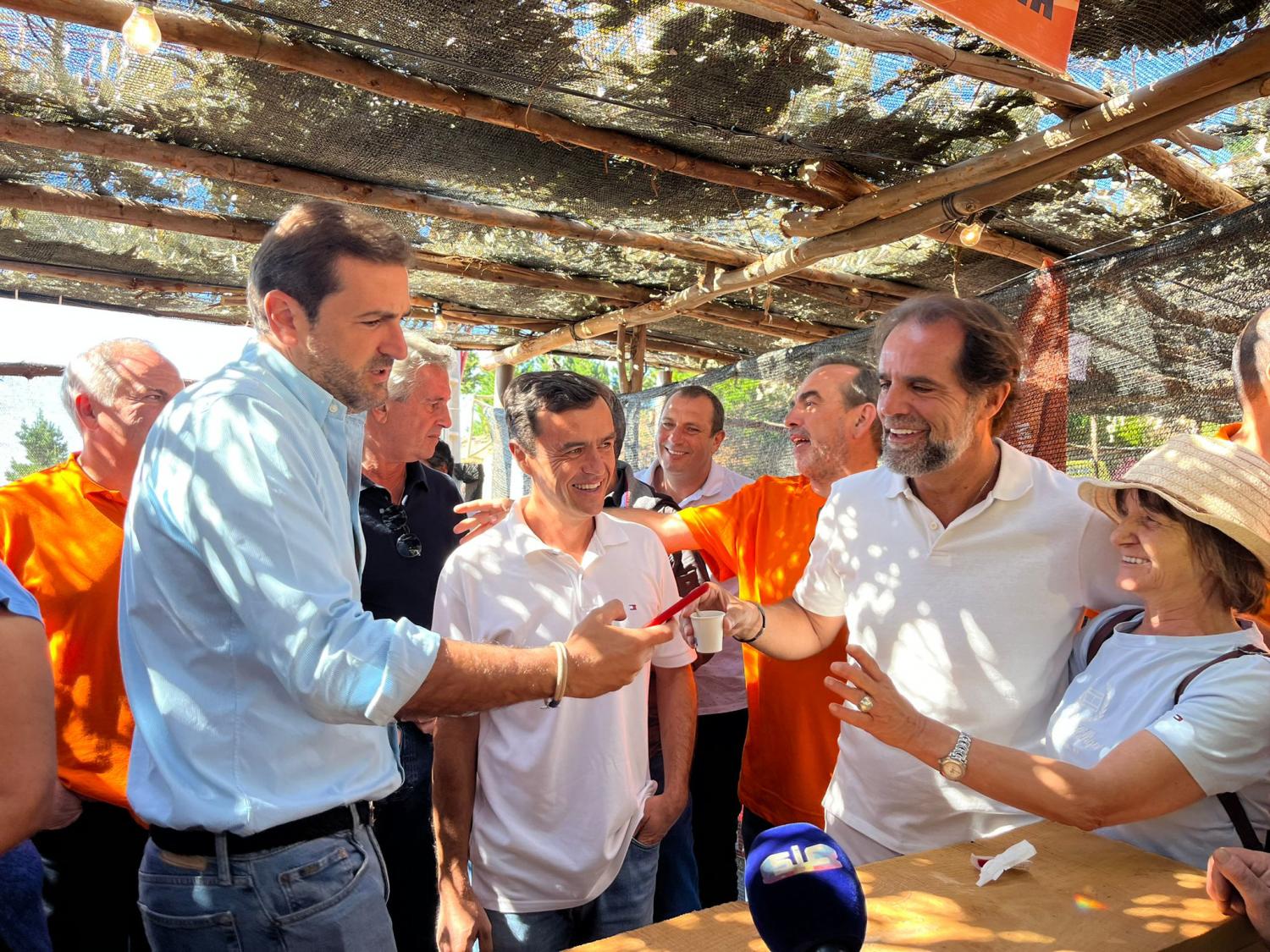 Hino do PSD tocado e Miguel Albuquerque aplaudido (com vídeo)