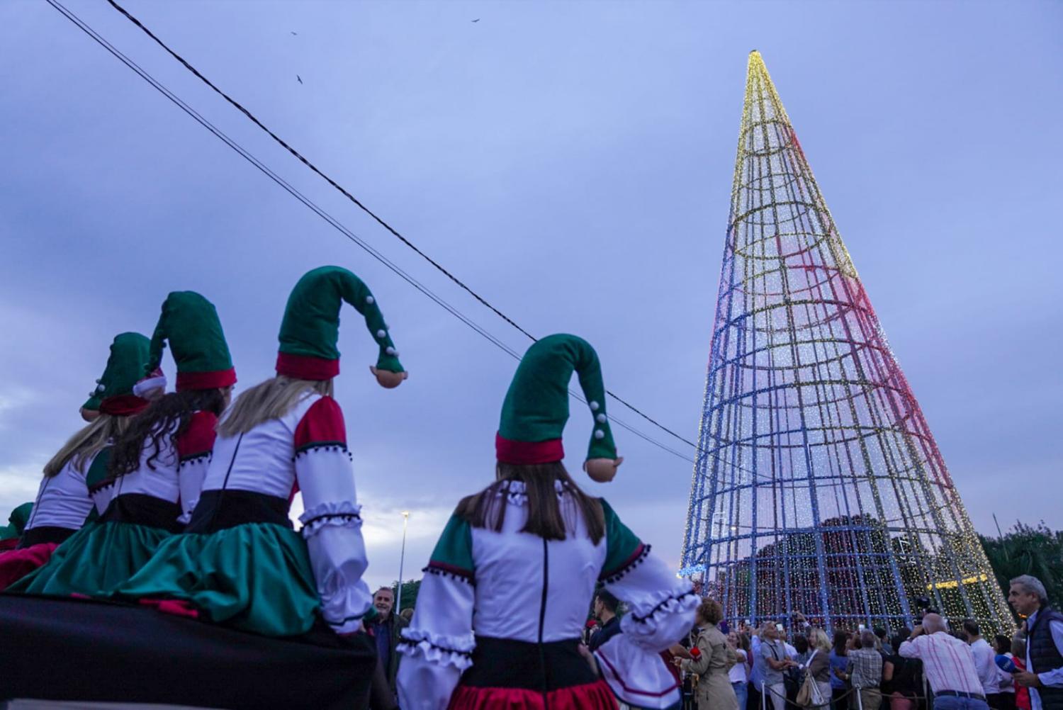 Iluminações de Natal já estão acesas e com muitas novidades (Fotos e vídeo)