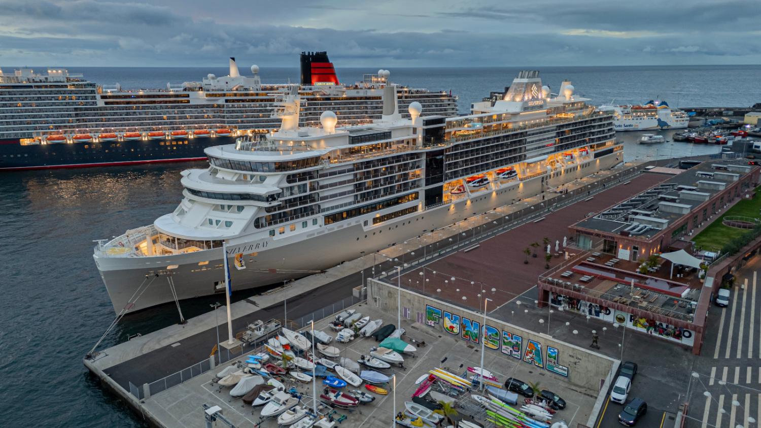‘Casa cheia’ no Porto do Funchal em dia de estreia do ‘Silver Ray’ (com fotos)