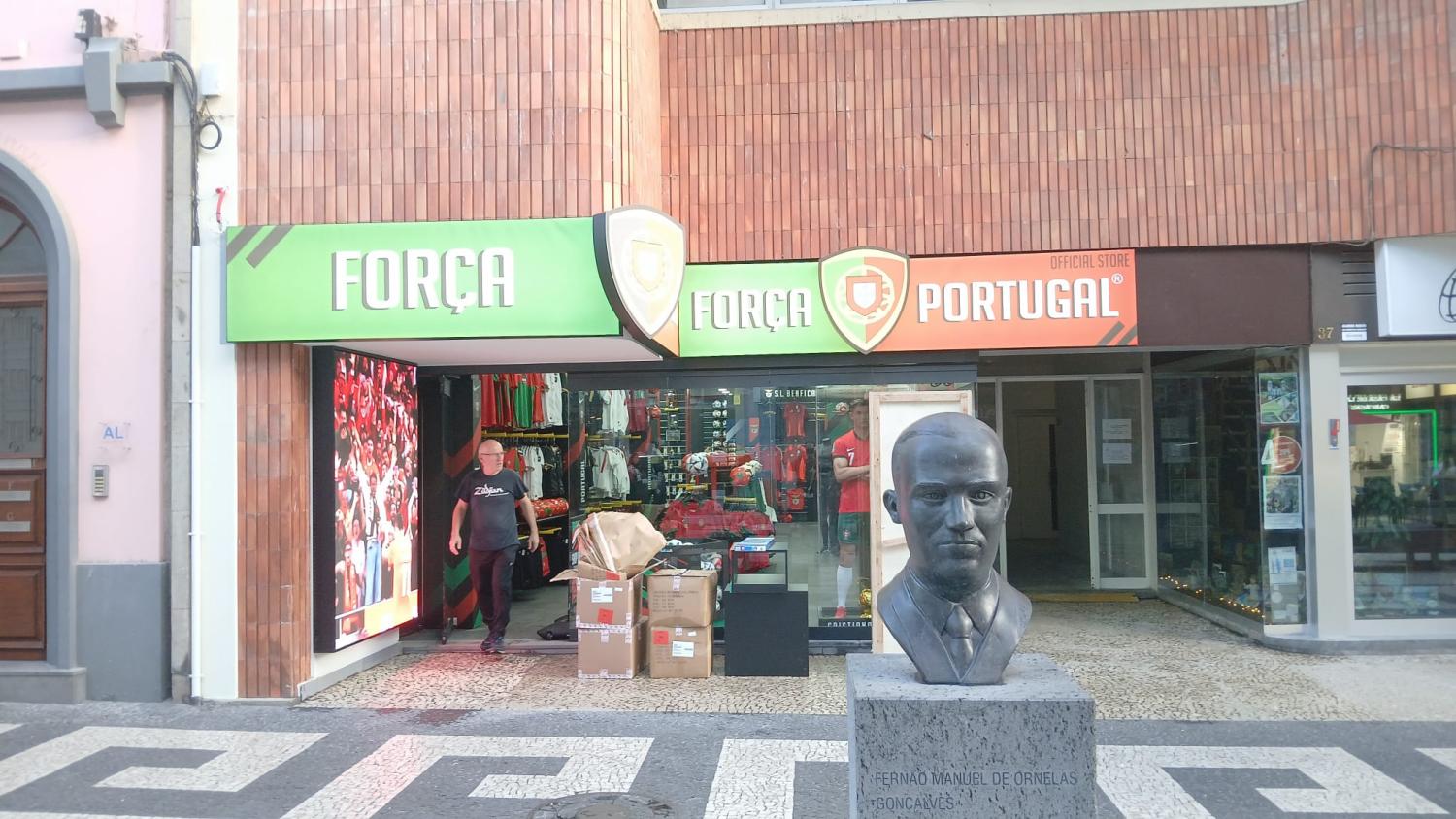 ‘Força Portugal’ abre loja na Fernão Ornelas
