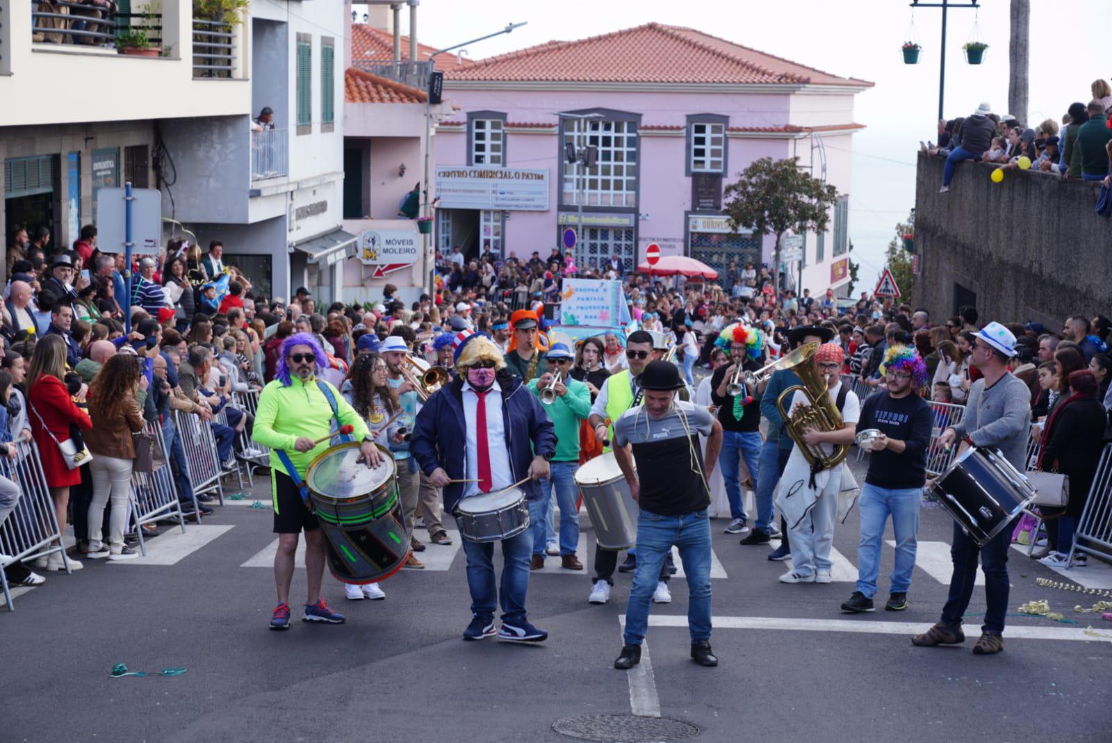 Crianças ‘inundam’ Cortejo do Estreito de Câmara de Lobos (com fotos)
