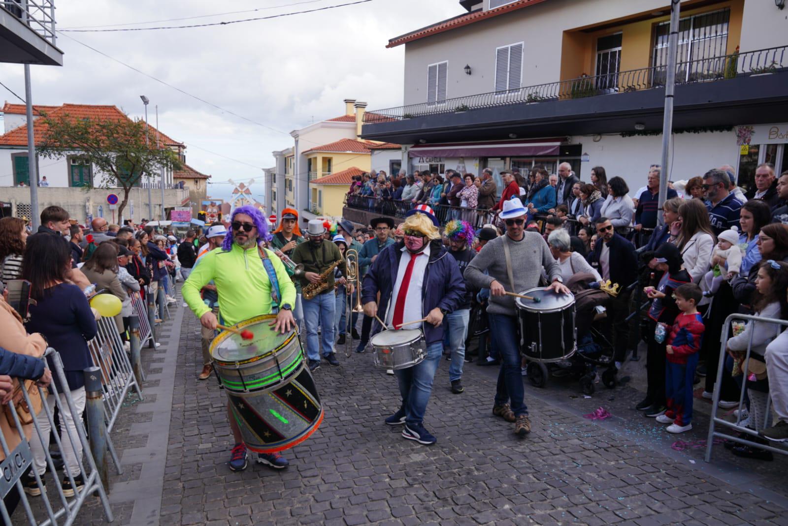 Crianças ‘inundam’ Cortejo do Estreito de Câmara de Lobos (com fotos)