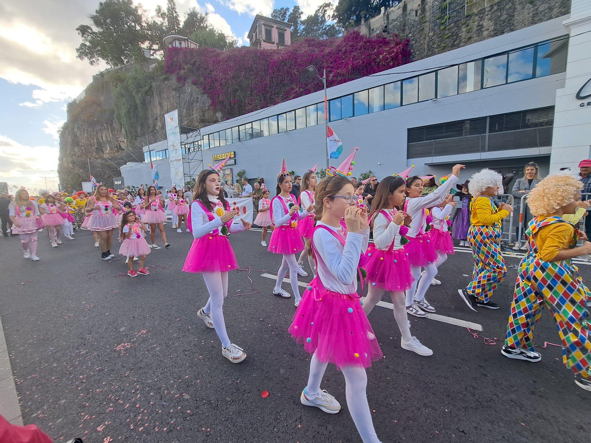 Donald Trump, malas furtadas e autocarro da ‘Rodapeste’ desfilam no Trapalhão. Veja as imagens