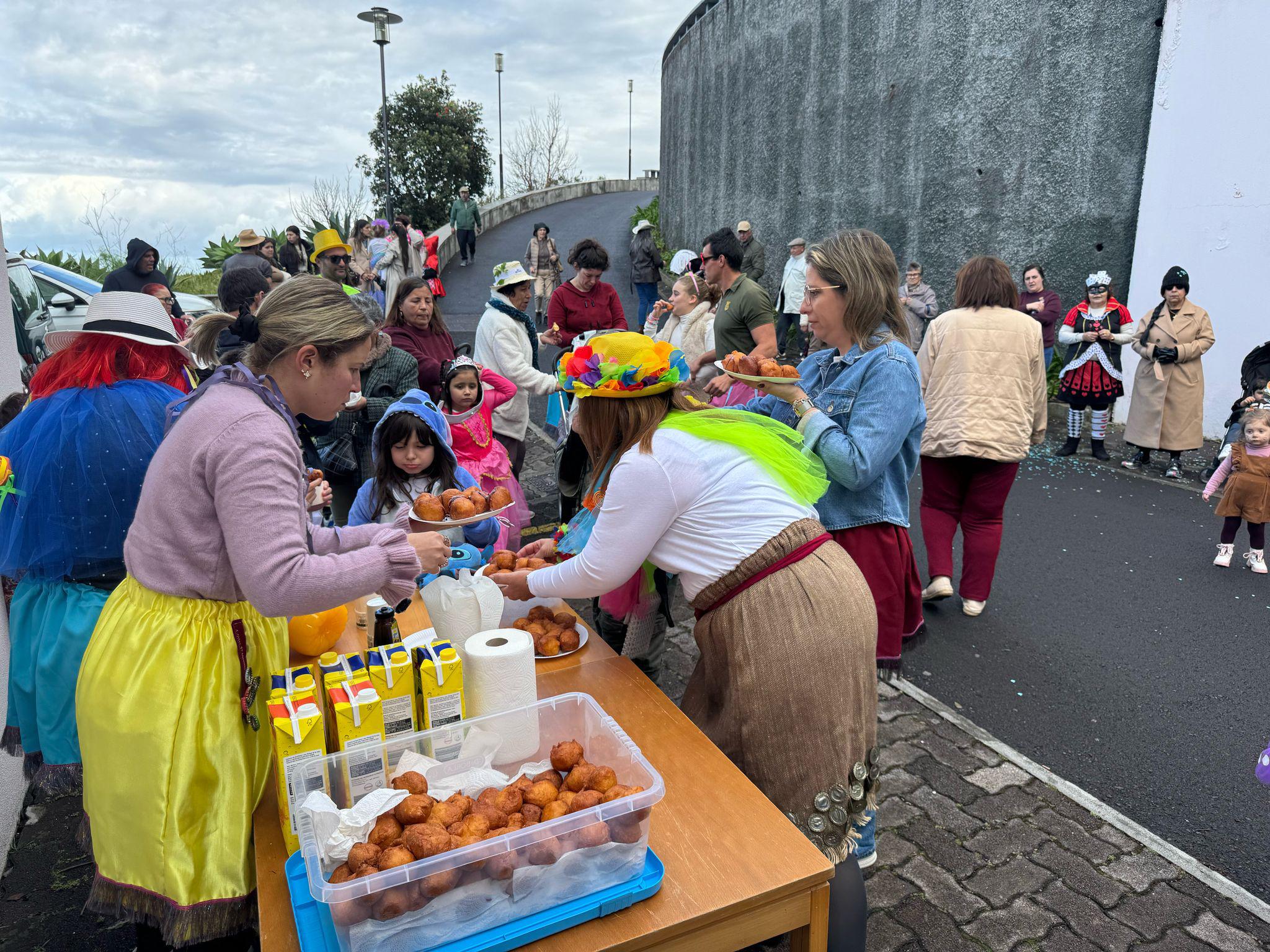 Princesas, palhaços e muitas malassadas no Carnaval do Seixal (com fotos)