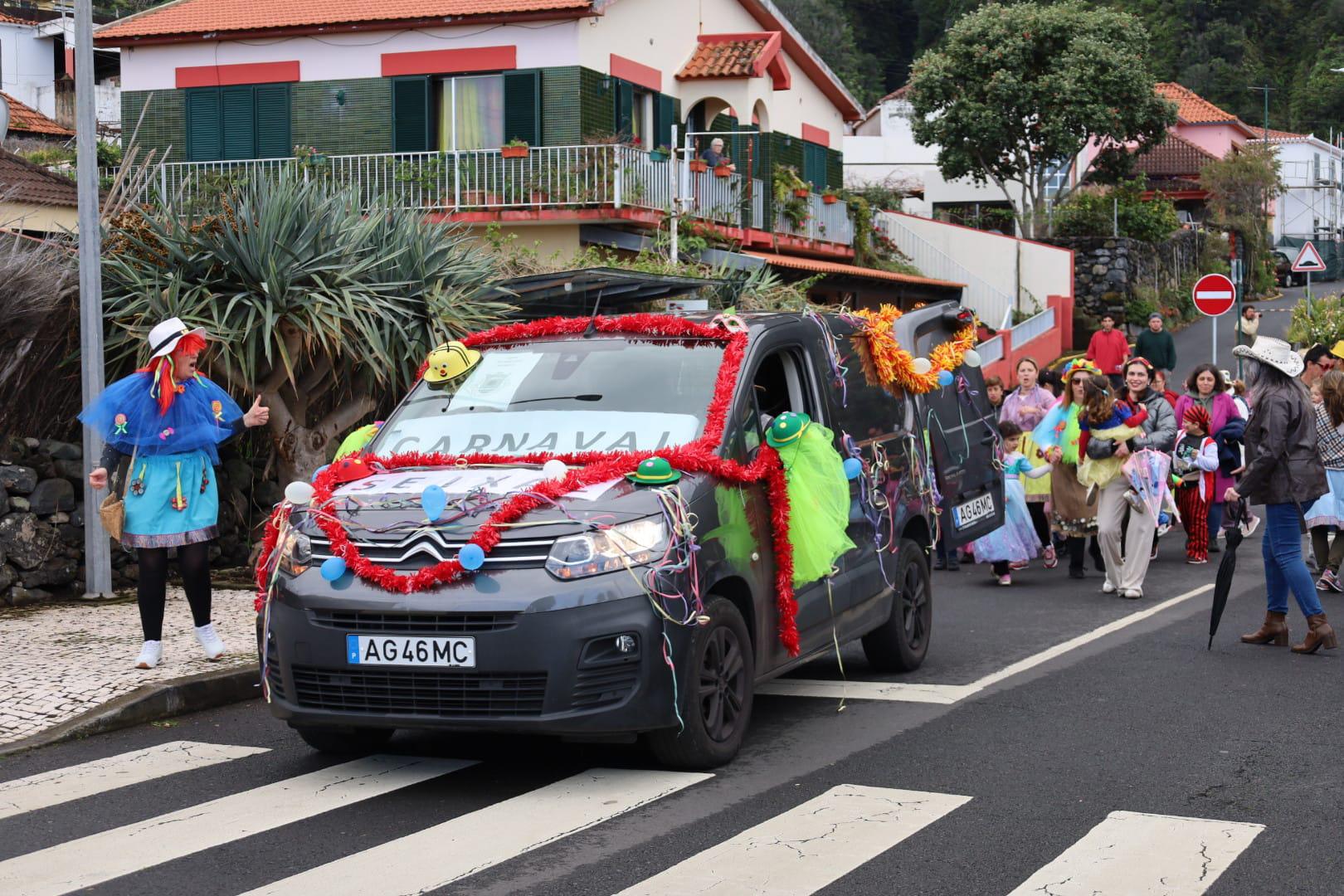 Princesas, palhaços e muitas malassadas no Carnaval do Seixal (com fotos)
