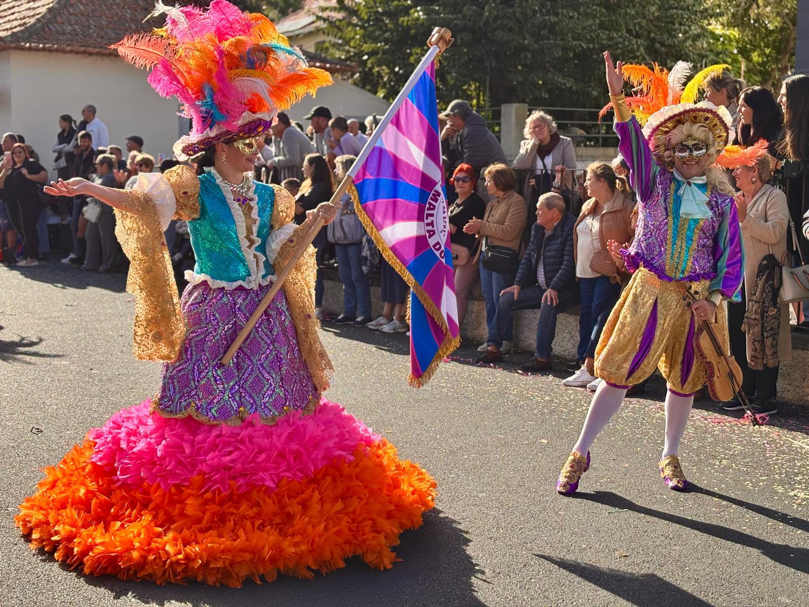Cortejo do Caniço com cor e alegria proporcionadas por 700 foliões