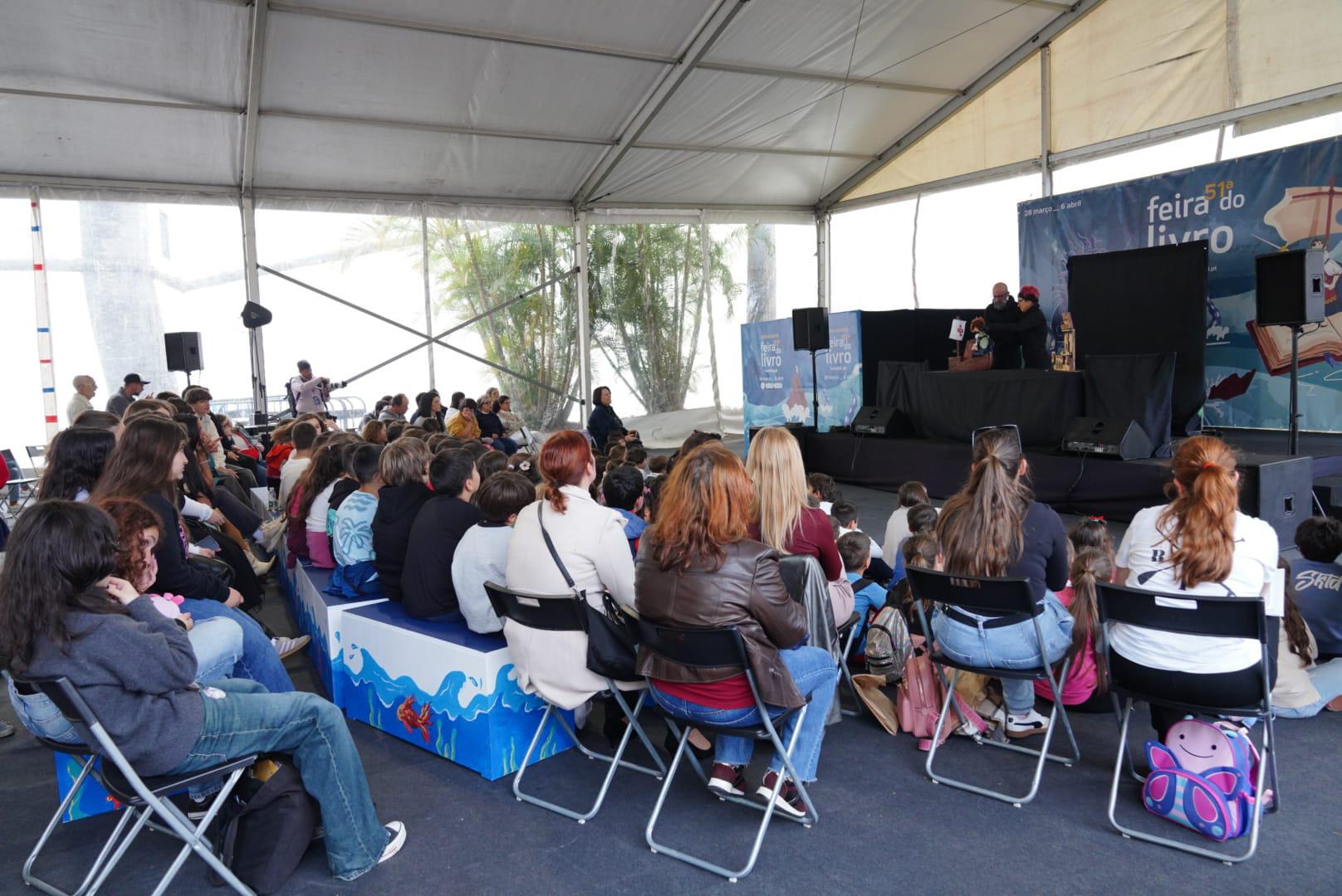 Feira do Livro dedicada a Camões já anima o Funchal (com fotos)