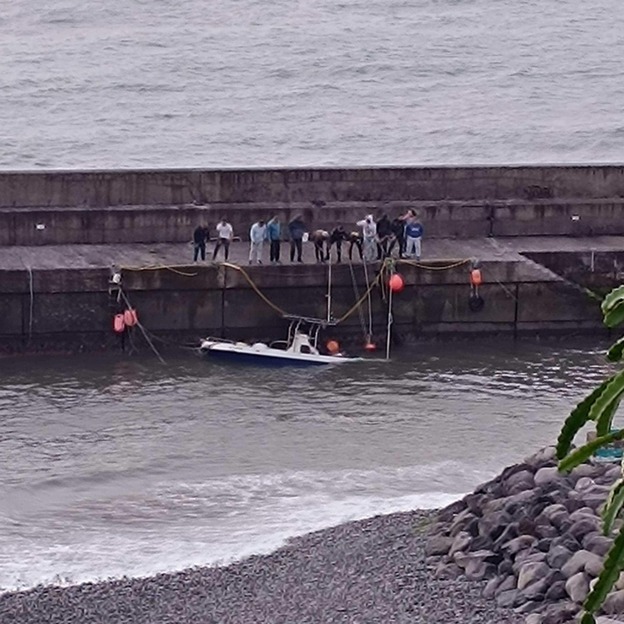Embarcação afunda em Santa Cruz