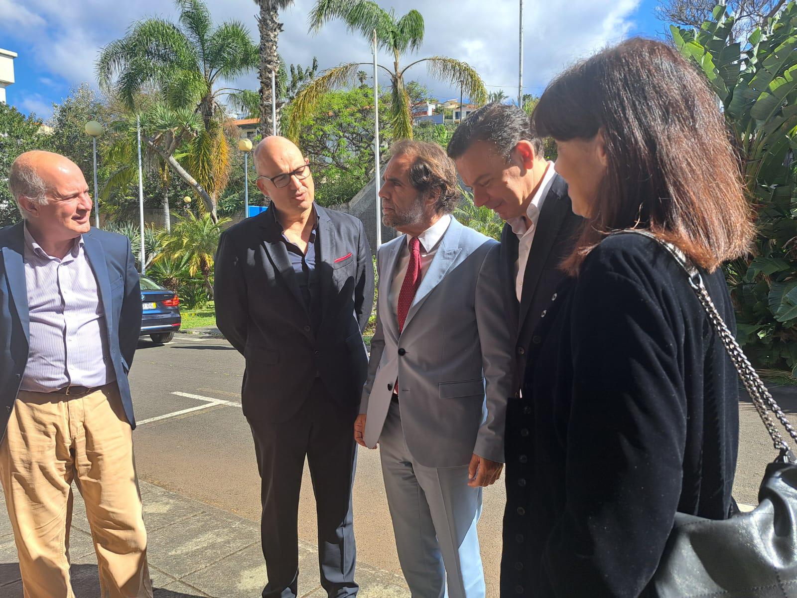 Montenegro assiste a sessão da ARDITI e segue para obras do novo hospital