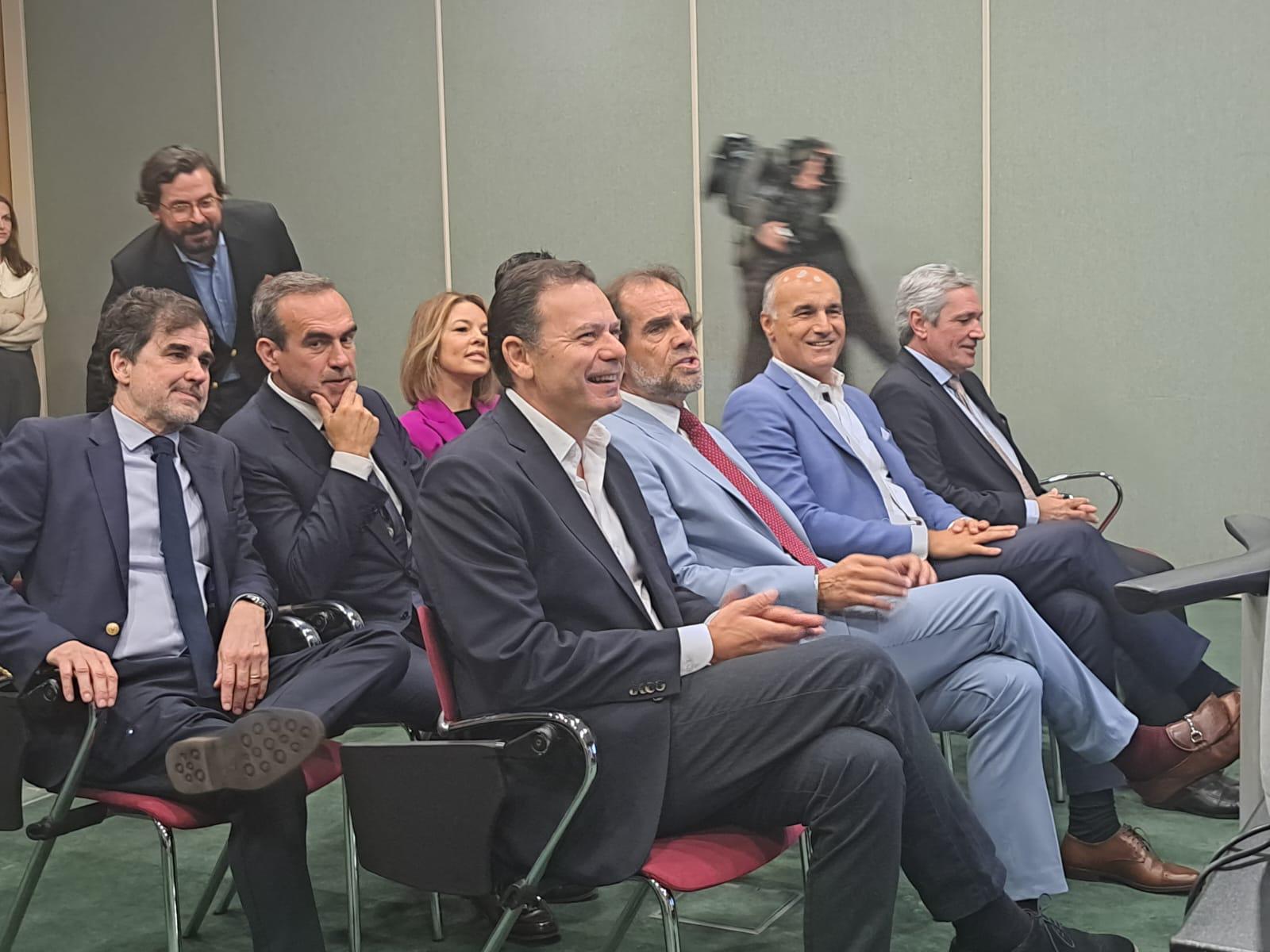 Montenegro assiste a sessão da ARDITI e segue para obras do novo hospital