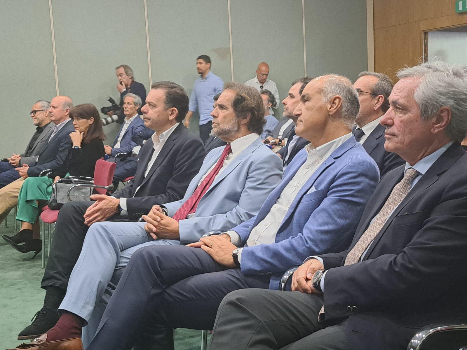 Montenegro assiste a sessão da ARDITI e segue para obras do novo hospital