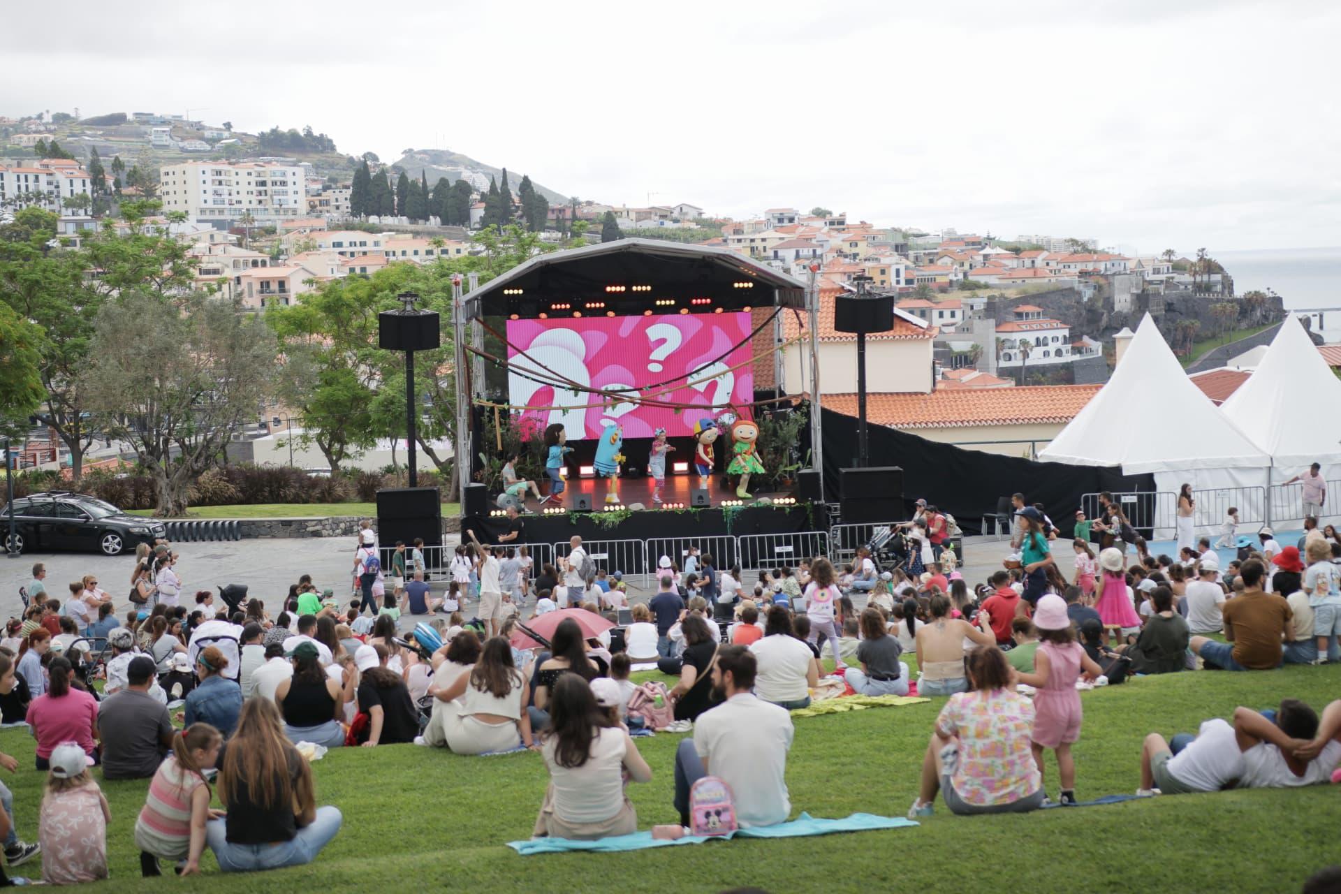 Nina Toc Toc incentivou a cuidar do planeta em Câmara de Lobos (com fotos)