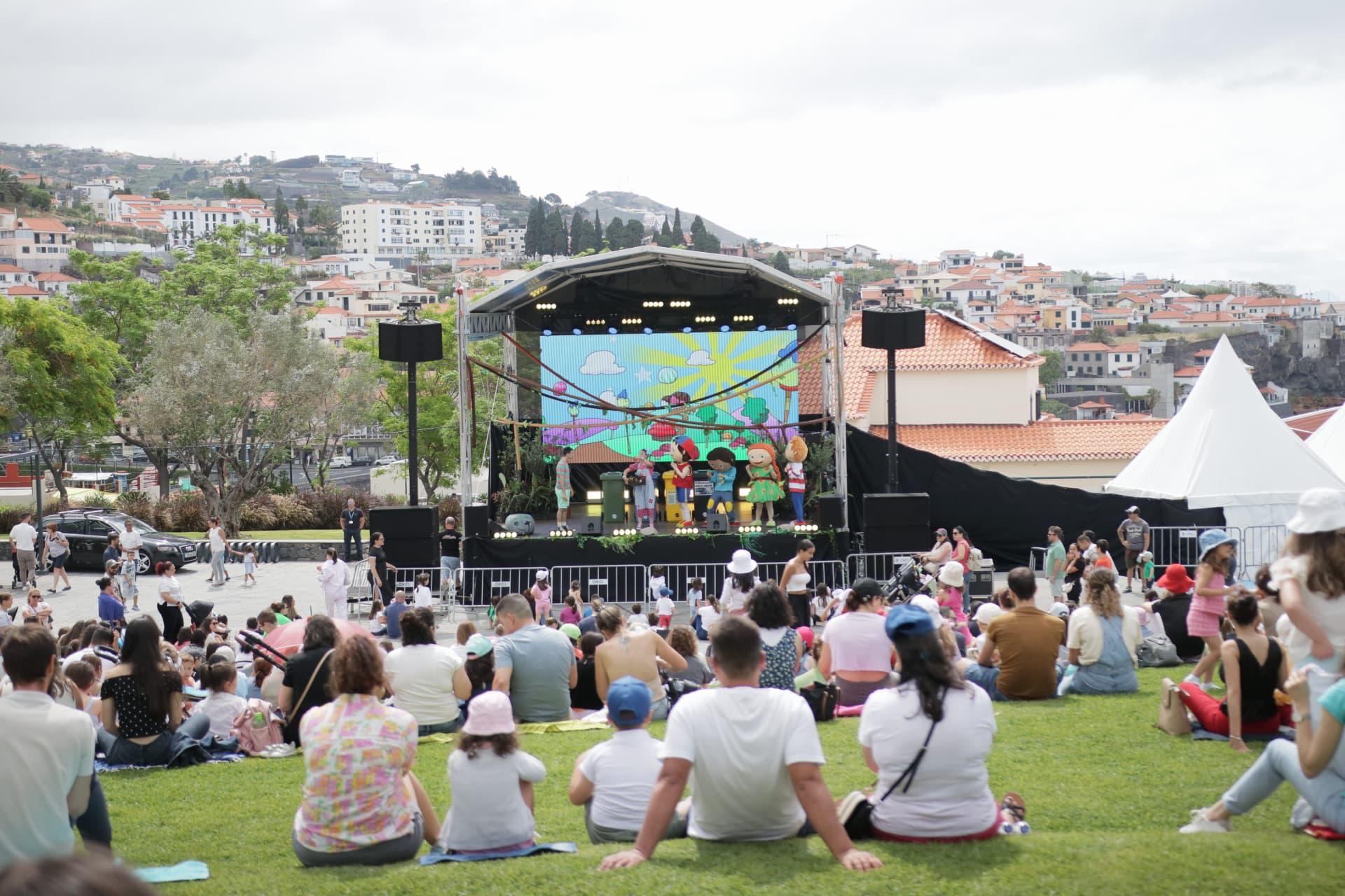 Nina Toc Toc incentivou a cuidar do planeta em Câmara de Lobos (com fotos)