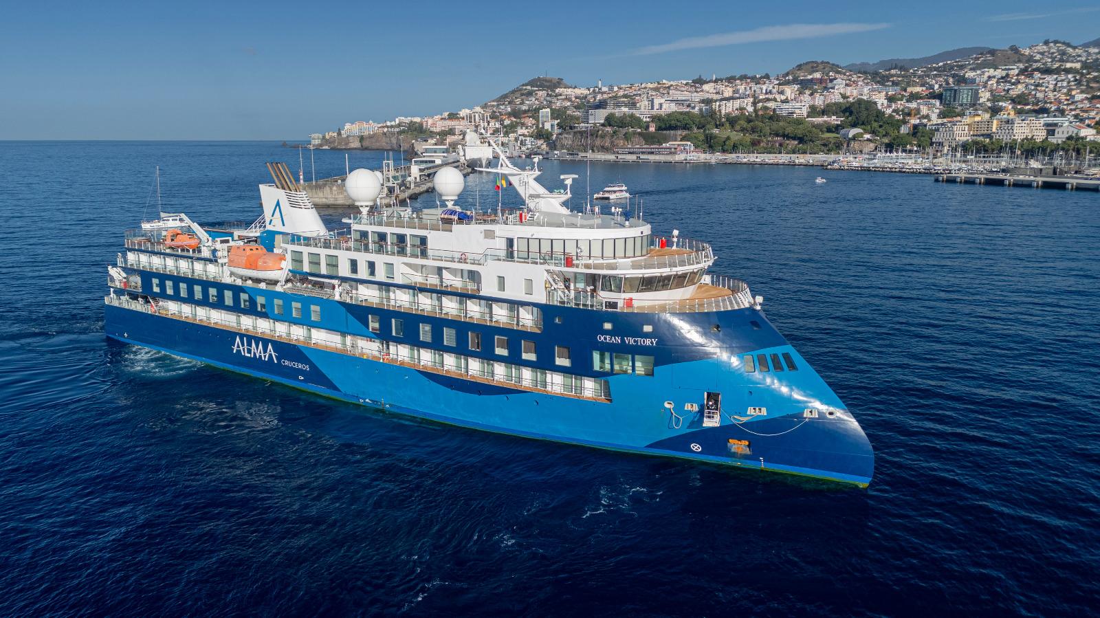 Navio expedicionário de luxo vai passar o verão em escala na Madeira.
