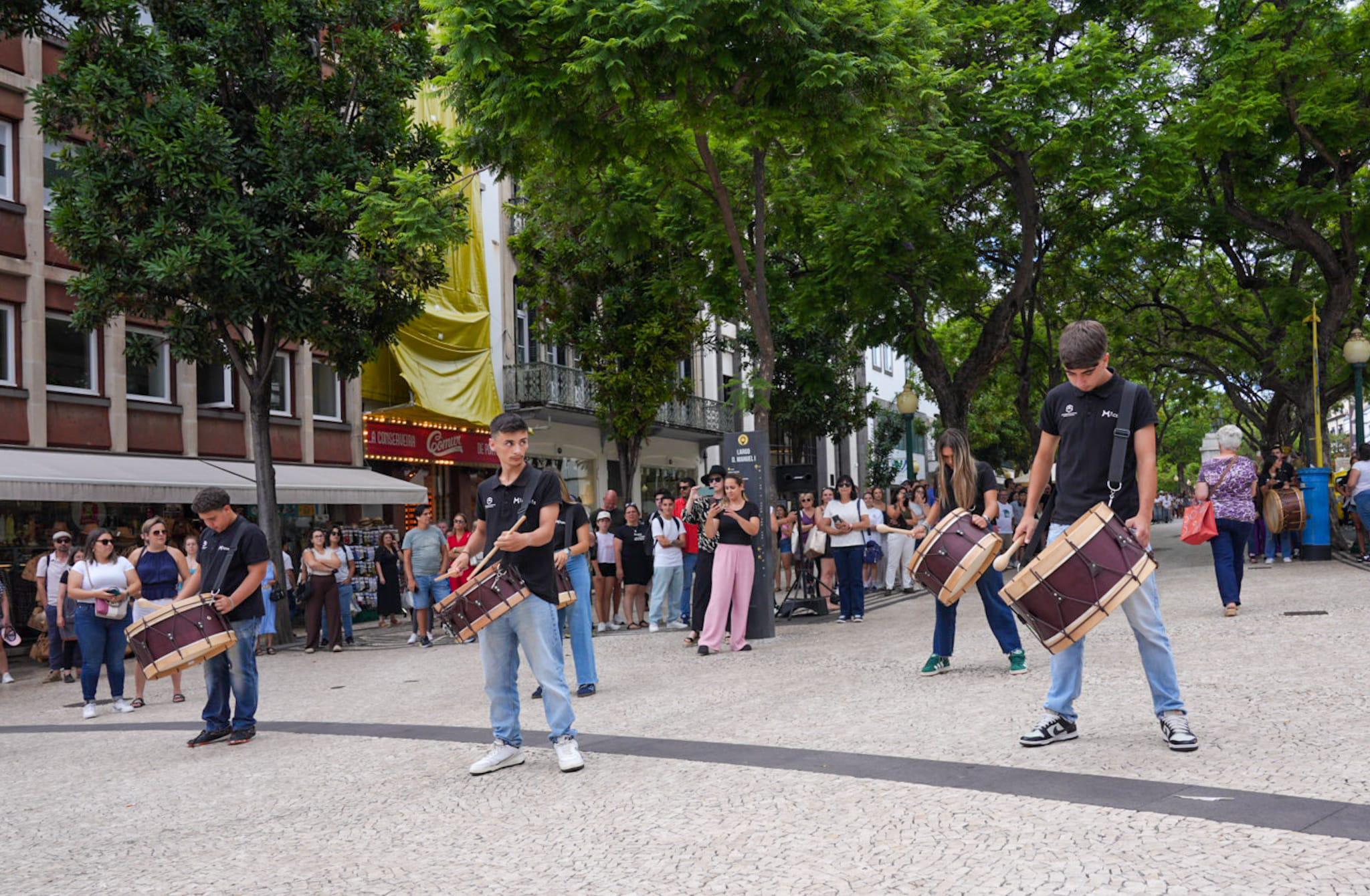 Garouta do Calhau: Mais de duas centenas participam no flash mob especial com Simão Sabrosa (com vídeo e fotos)