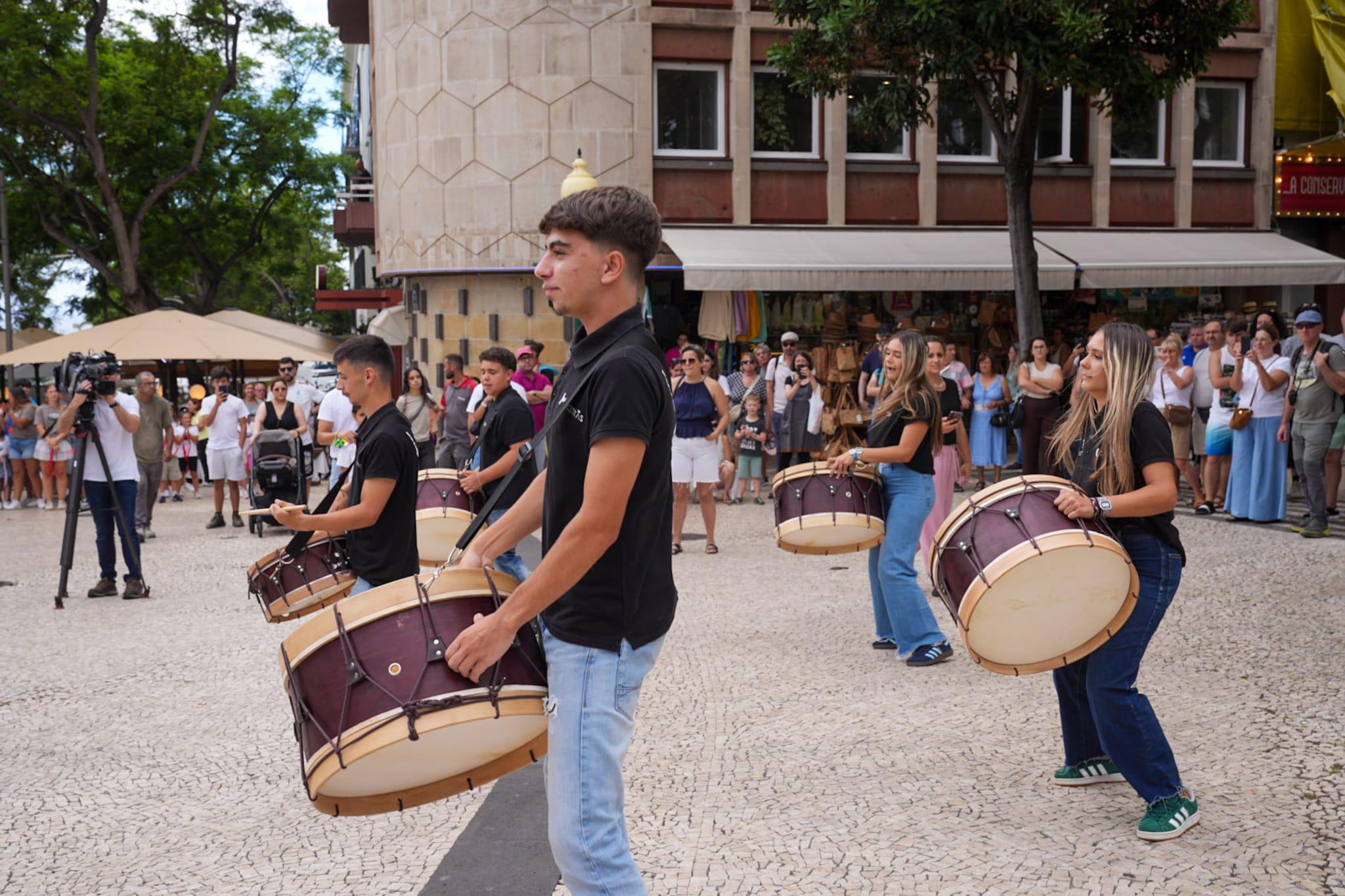 Garouta do Calhau: Mais de duas centenas participam no flash mob especial com Simão Sabrosa (com vídeo e fotos)