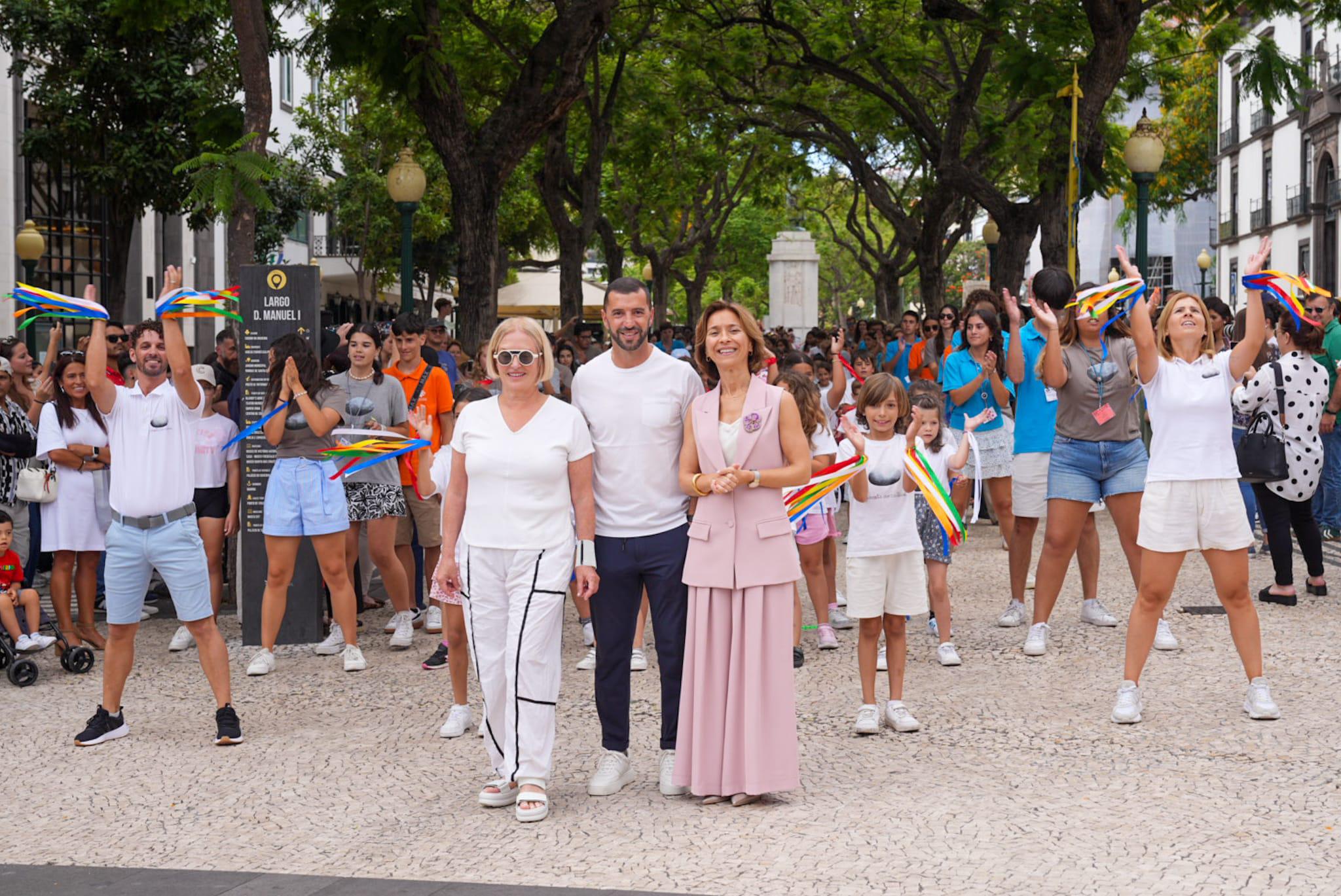 Garouta do Calhau: Mais de duas centenas participam no flash mob especial com Simão Sabrosa (com vídeo e fotos)