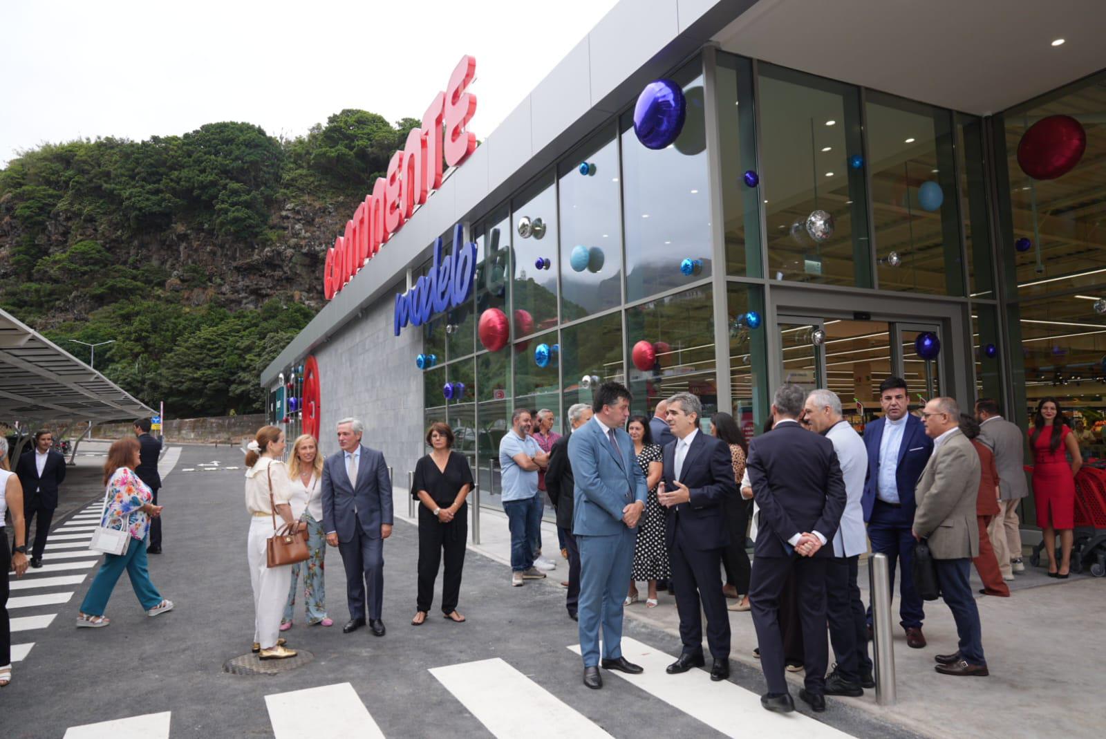 Inauguração do Continente de São Vicente com largas dezenas de pessoas a assistir (com fotos)