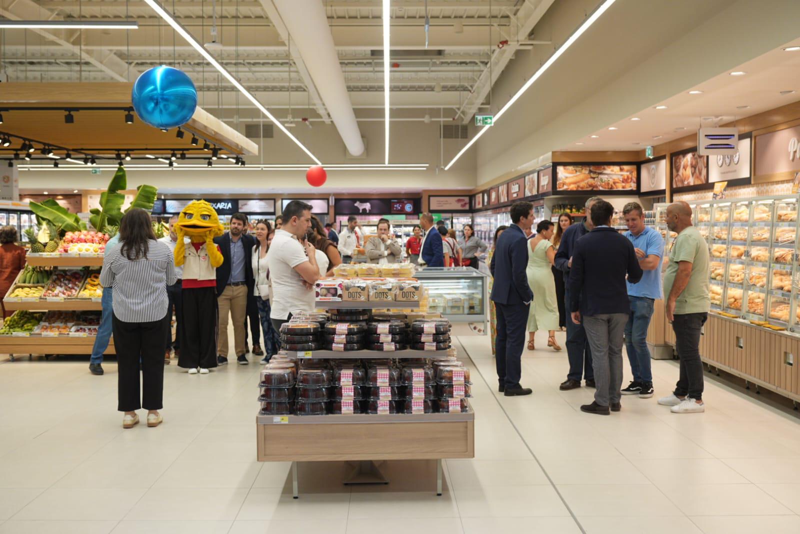 Inauguração do Continente de São Vicente com largas dezenas de pessoas a assistir (com fotos)