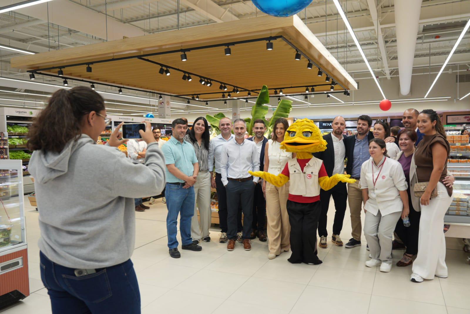 Inauguração do Continente de São Vicente com largas dezenas de pessoas a assistir (com fotos)