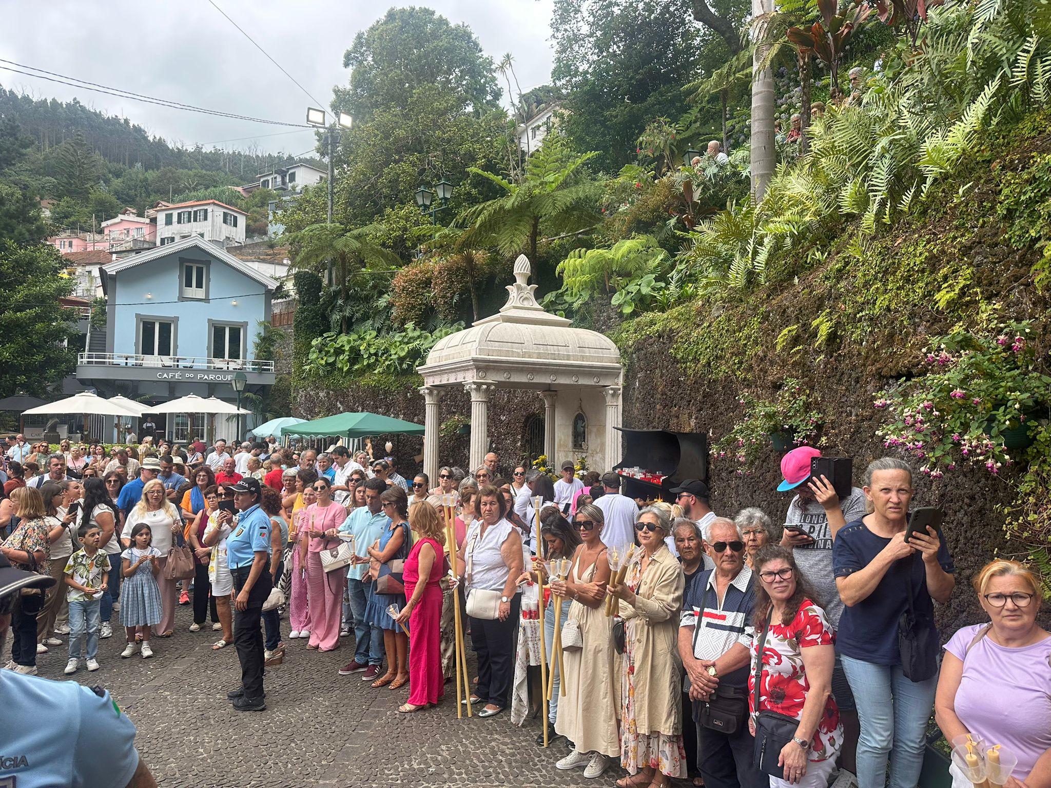 Procissão em honra de Nossa Senhora do Monte arranca com devoção (com fotos)