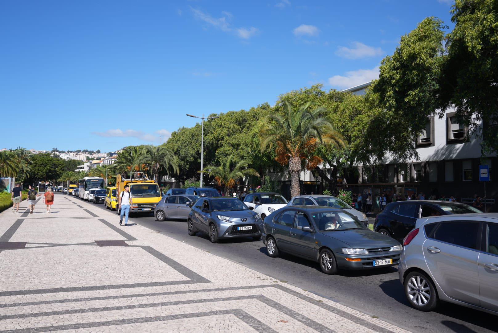 Caos na Praça da Autonomia devido a obras na Ponte do Mercado (com fotos)