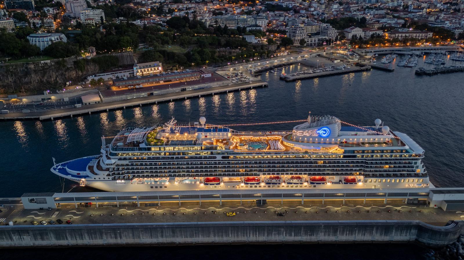 Fotos ilustram estreia do navio ‘Allura’ no Porto do Funchal