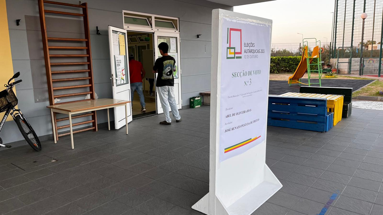 Urnas no centro do Porto Santo com pouca afluência pela manhã